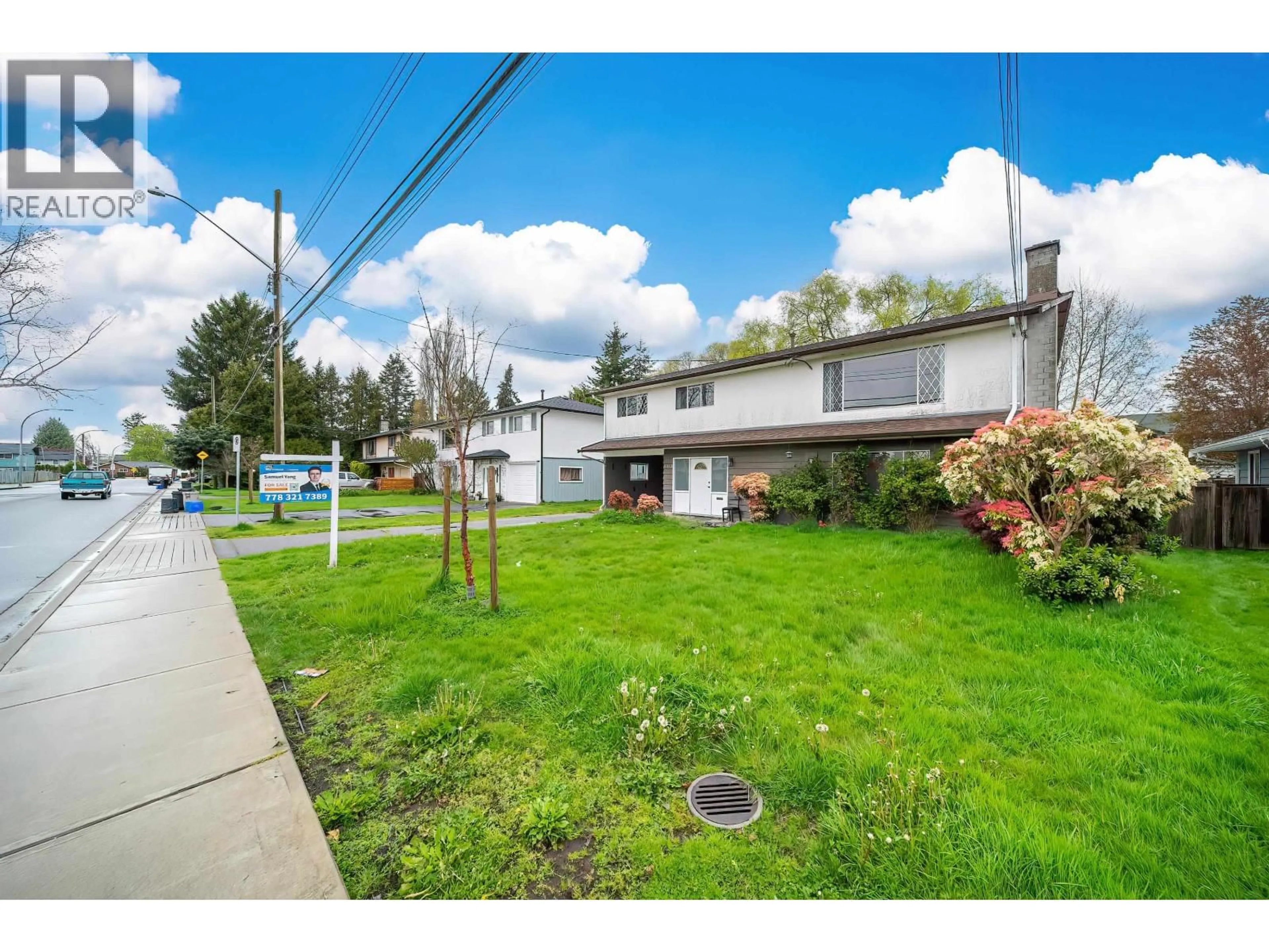 A pic from outside/outdoor area/front of a property/back of a property/a pic from drone, street for 4933 44 AVENUE, Delta British Columbia V4K1B9