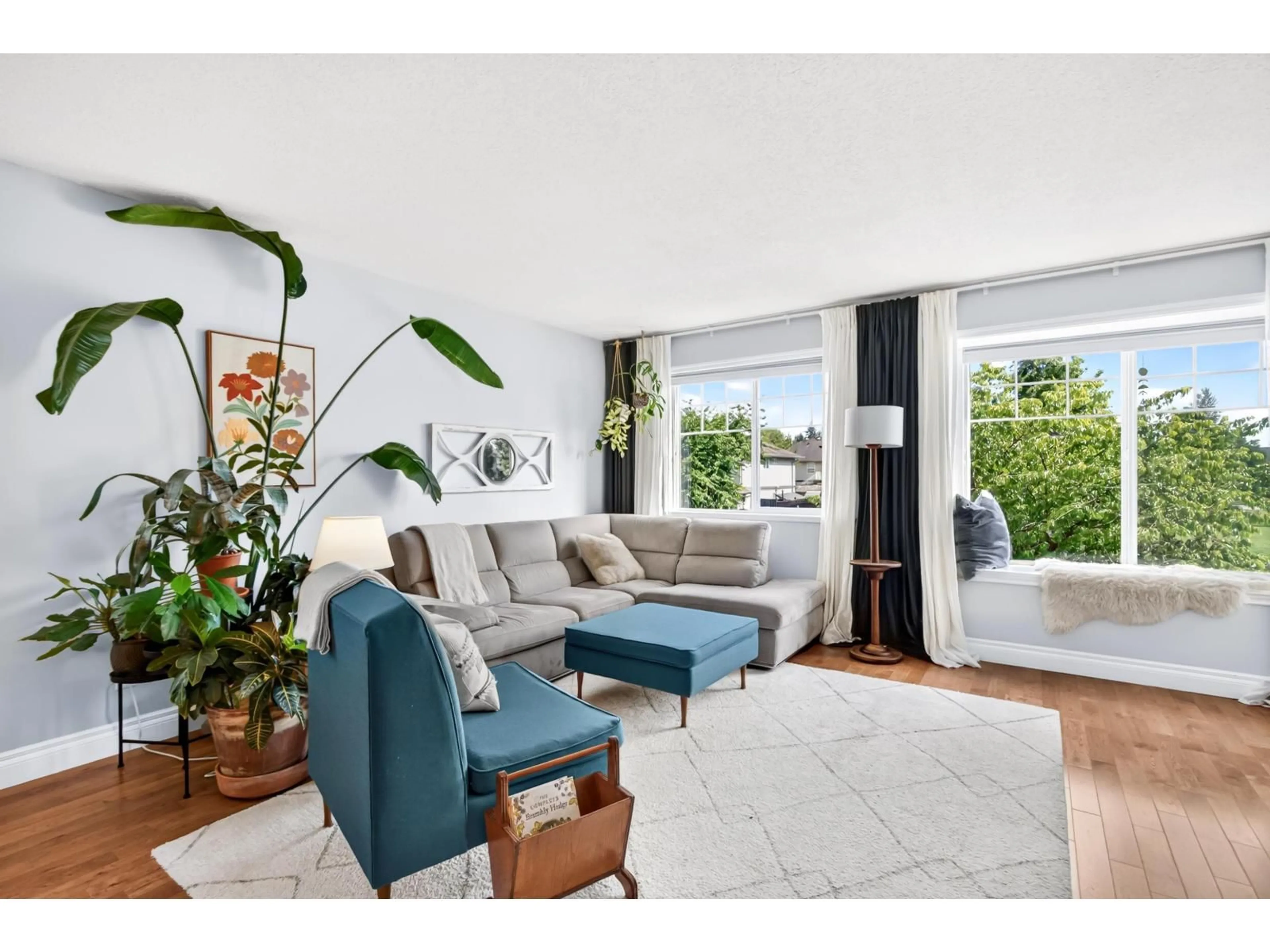 Living room with furniture, unknown for 32985 DESBRISAY AVENUE, Mission British Columbia V2V7R2