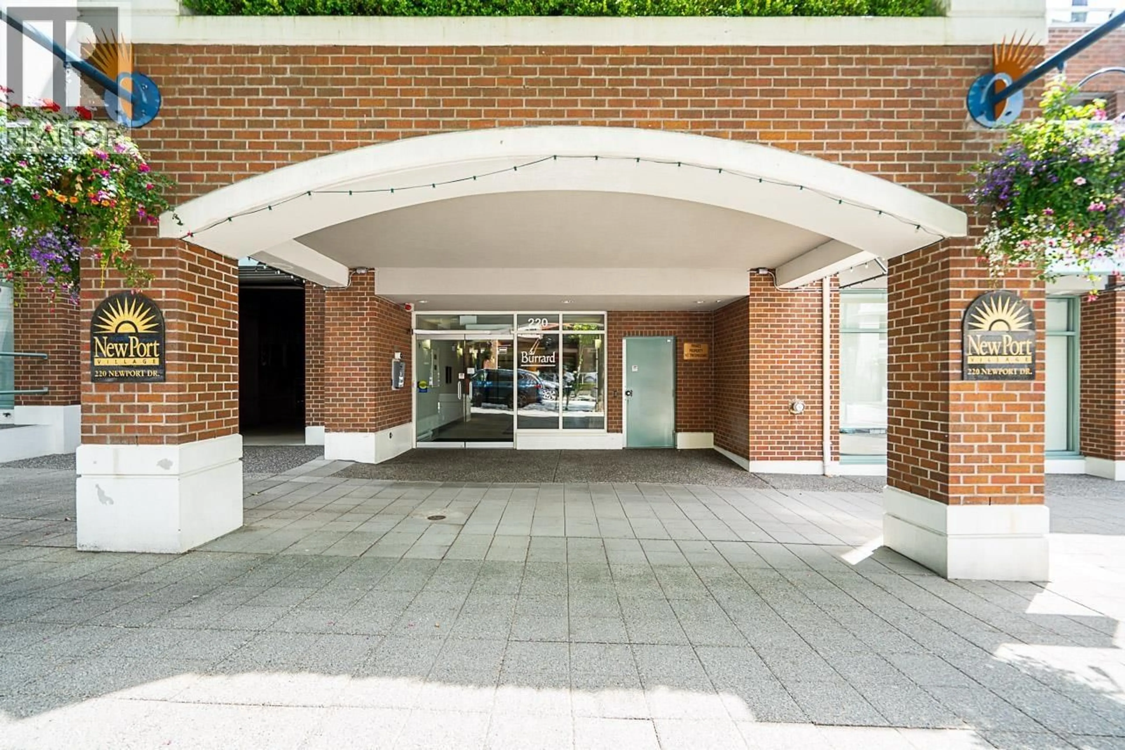 Indoor foyer for 213 - 220 NEWPORT DRIVE, Port Moody British Columbia V3H5B8