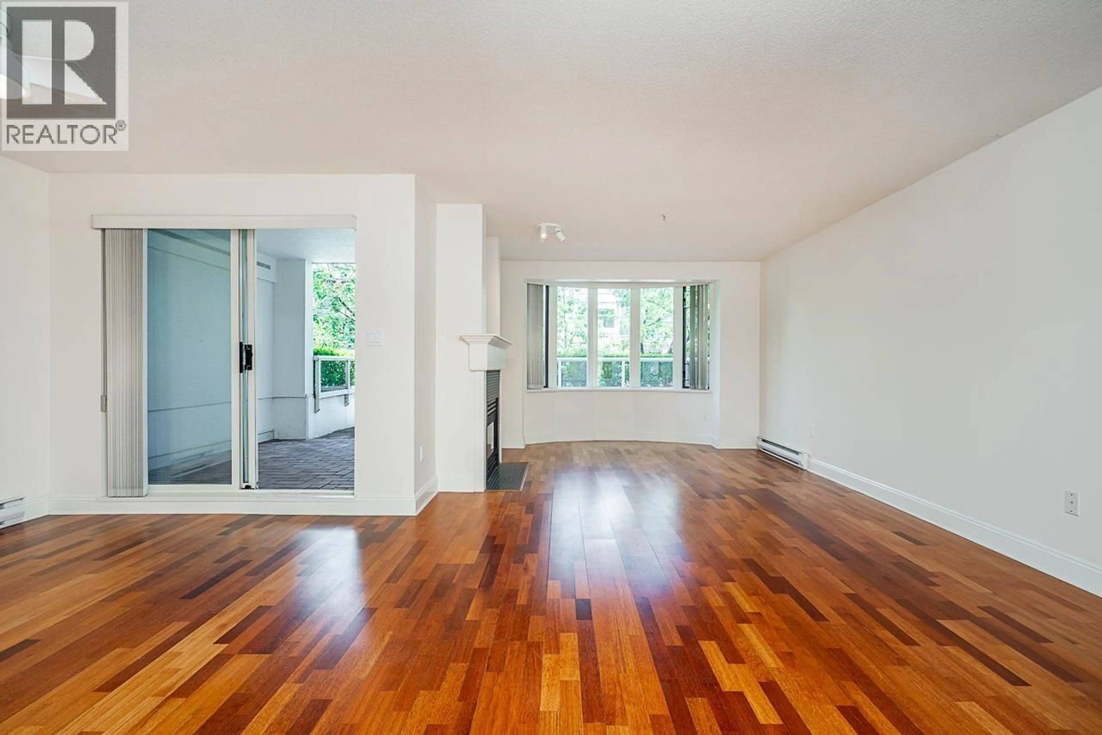 Indoor foyer for 213 - 220 NEWPORT DRIVE, Port Moody British Columbia V3H5B8