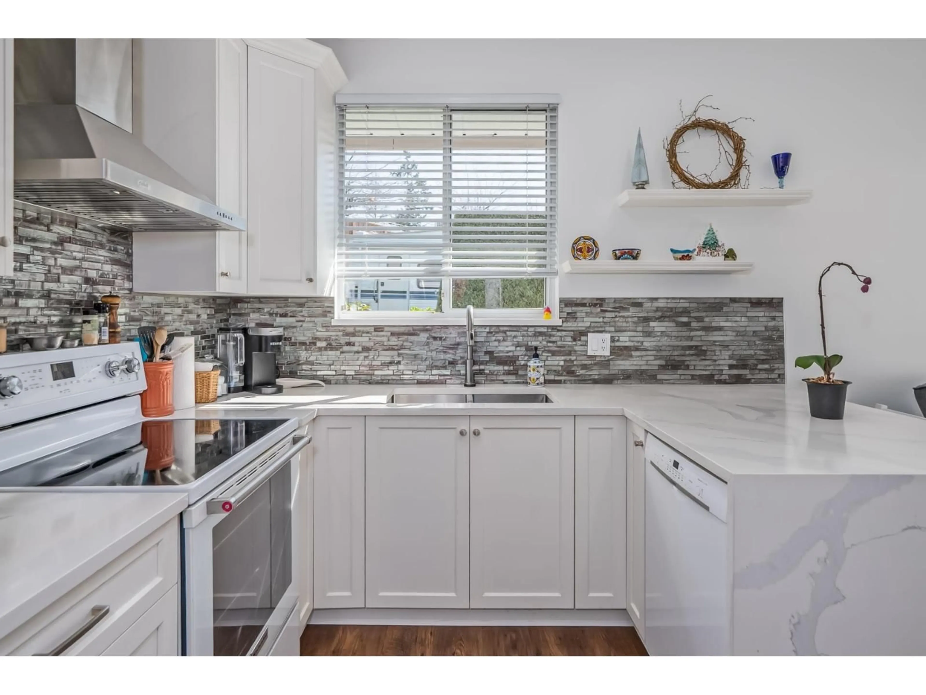 Open concept kitchen, unknown for 16 - 16325 82 AVENUE, Surrey British Columbia V4N0P5