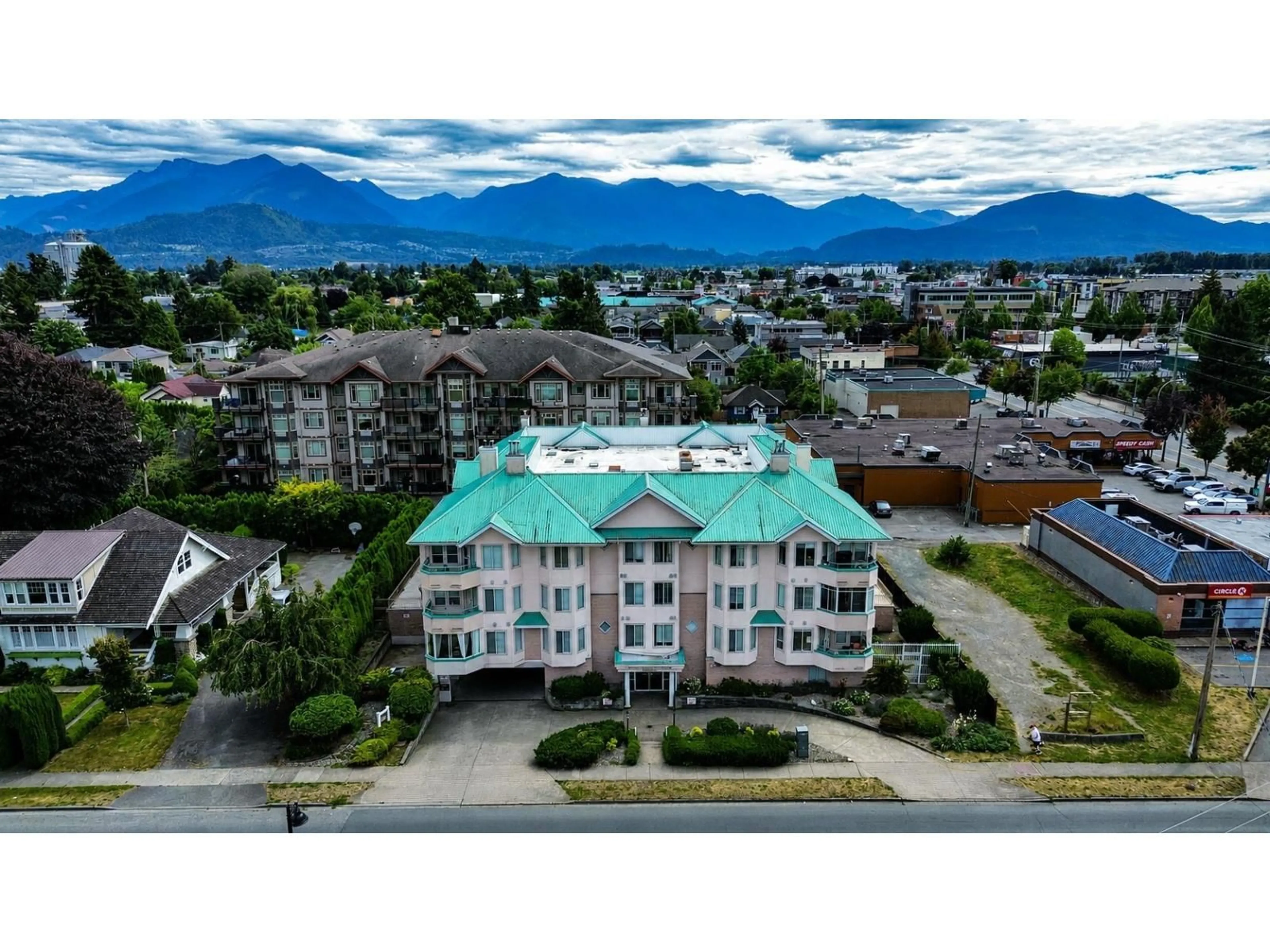 A pic from outside/outdoor area/front of a property/back of a property/a pic from drone, mountain view for 204 - 46000 FIRST AVENUE, Chilliwack British Columbia V2P1W1