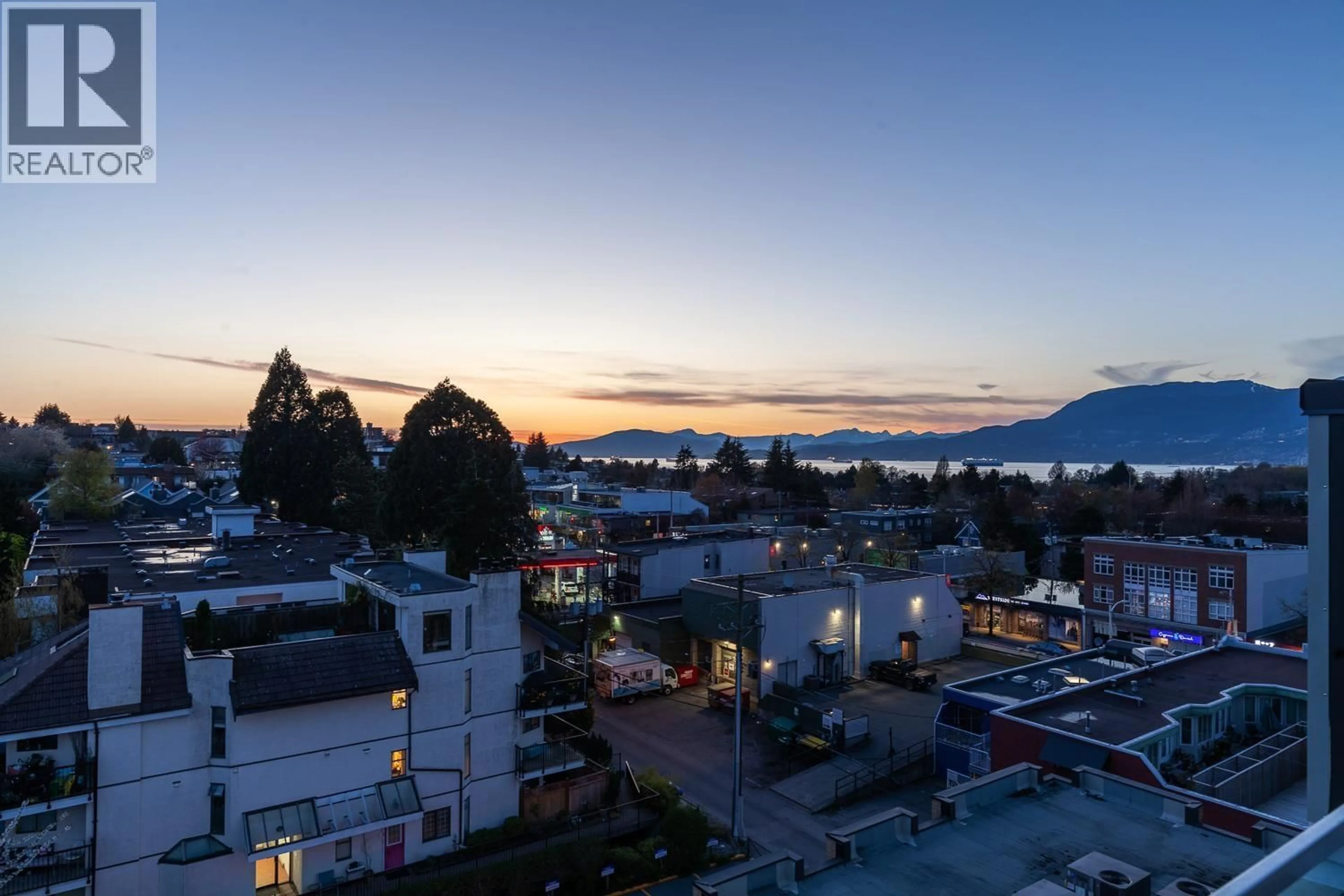 A pic from outside/outdoor area/front of a property/back of a property/a pic from drone, mountain view for 505 - 1819 5TH AVENUE, Vancouver British Columbia V6J1P5