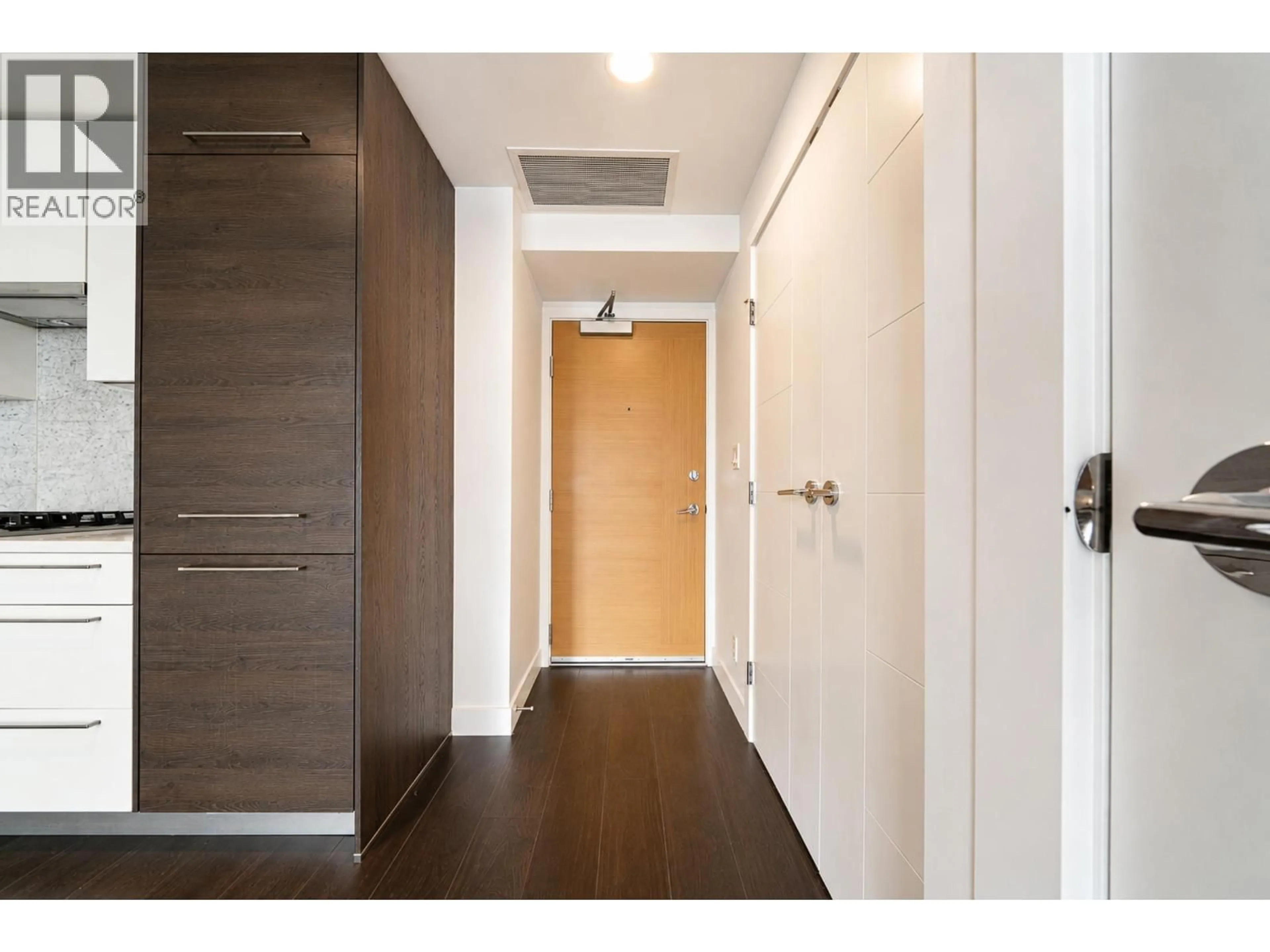 Indoor entryway for 2004 - 4458 BERESFORD STREET, Burnaby British Columbia V5H0J1
