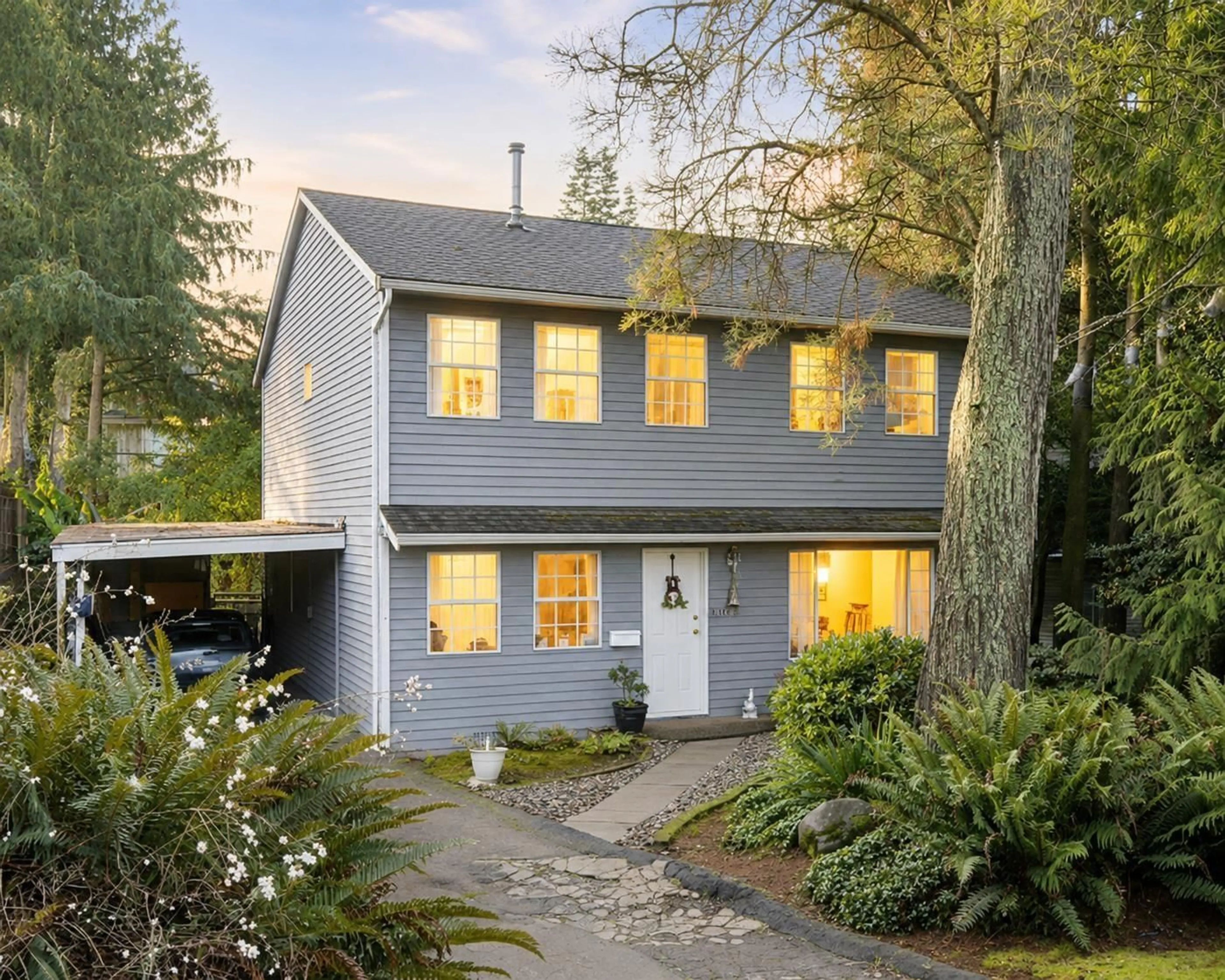 Home with vinyl exterior material, street for 12680 16 AVENUE, Surrey British Columbia V4A1N1