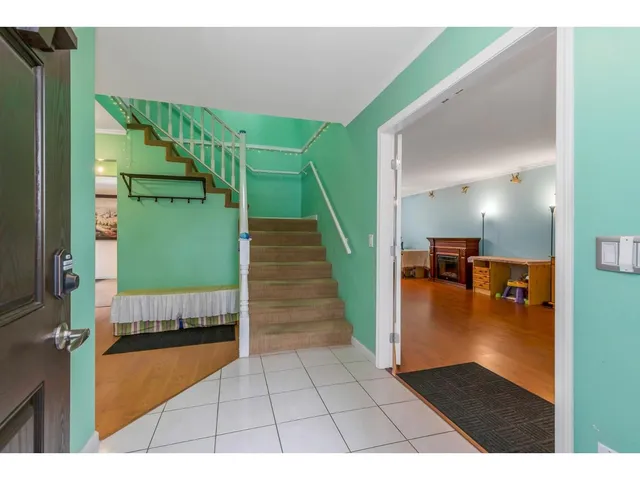 9505 161 STREET, Surrey 5