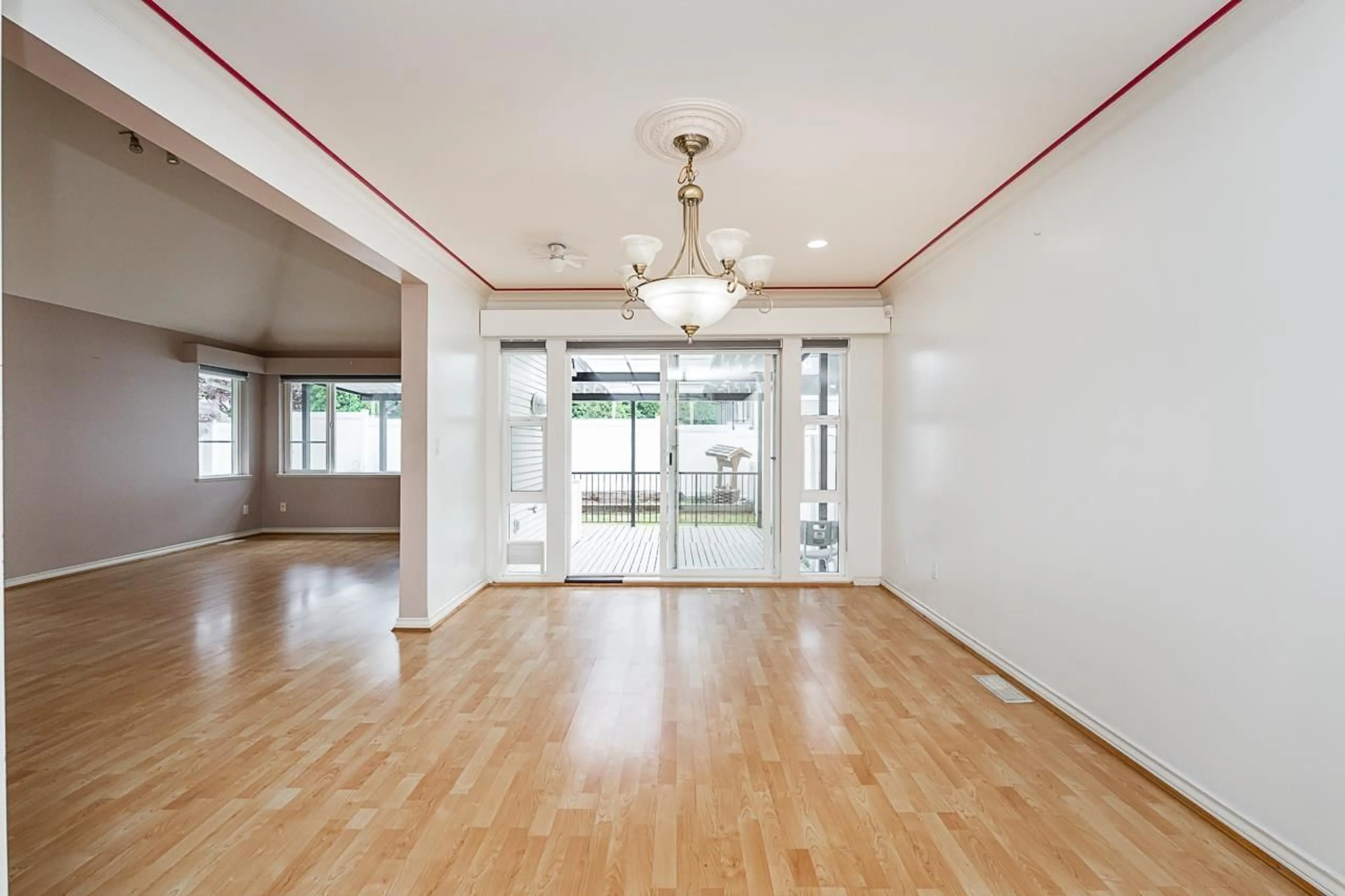 Indoor foyer for 59 - 13918 58 AVENUE, Surrey British Columbia V3X3N8