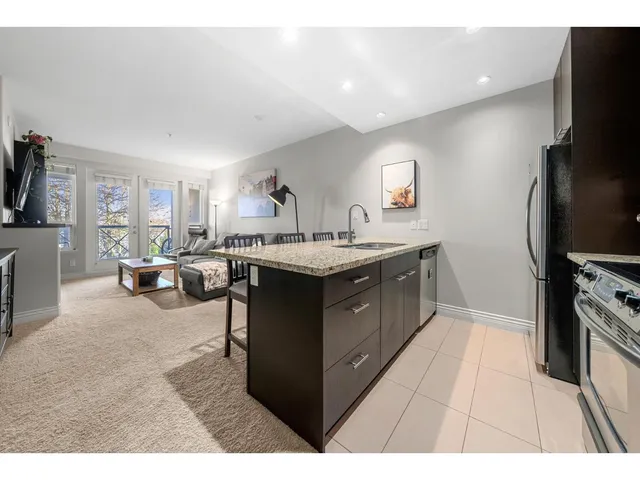 203 - 2970 KING GEORGE BOULEVARD, Surrey 2
