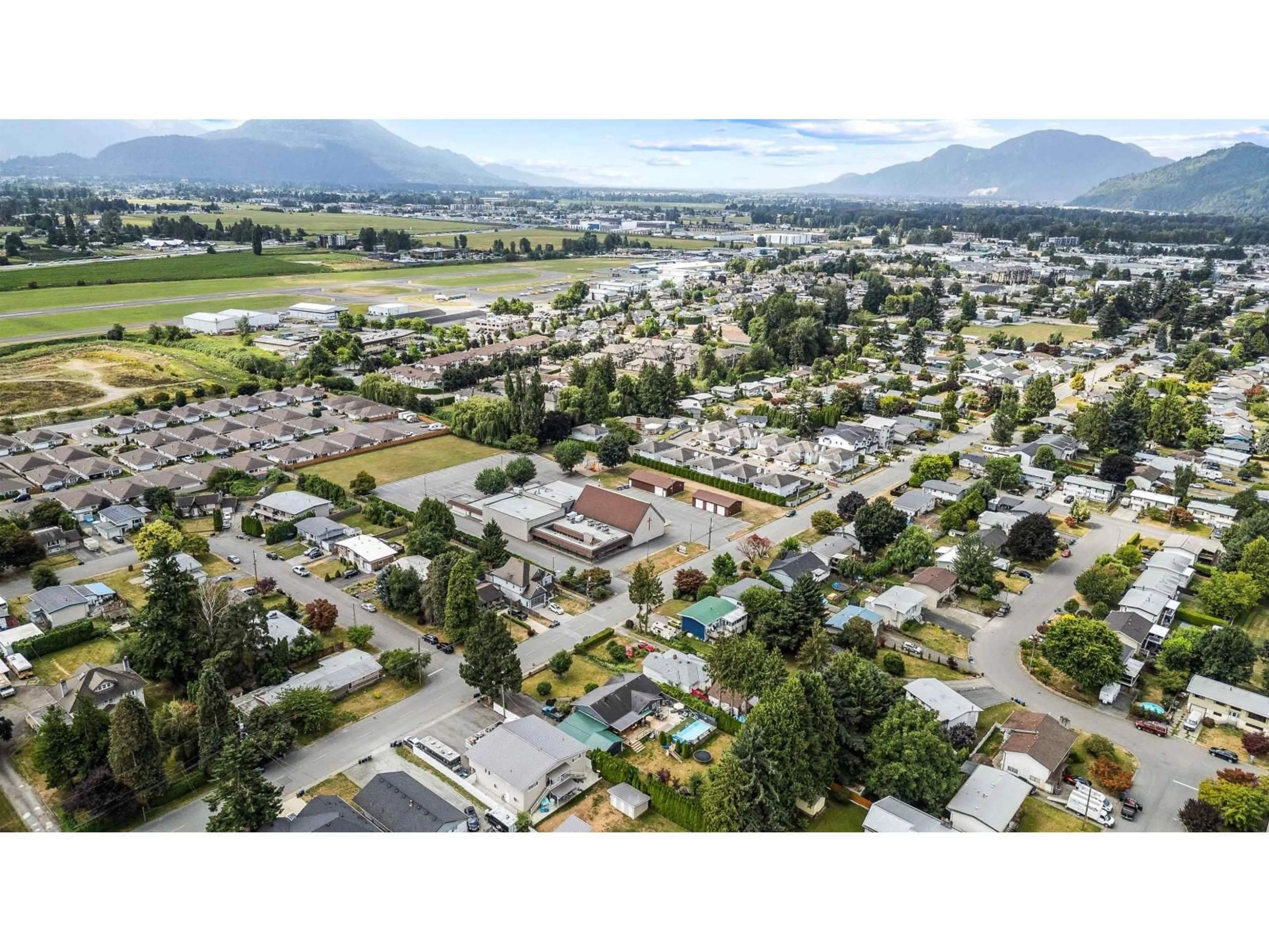 A pic from outside/outdoor area/front of a property/back of a property/a pic from drone, mountain view for 46465 BROOKS AVENUE, Chilliwack British Columbia V2P1C6