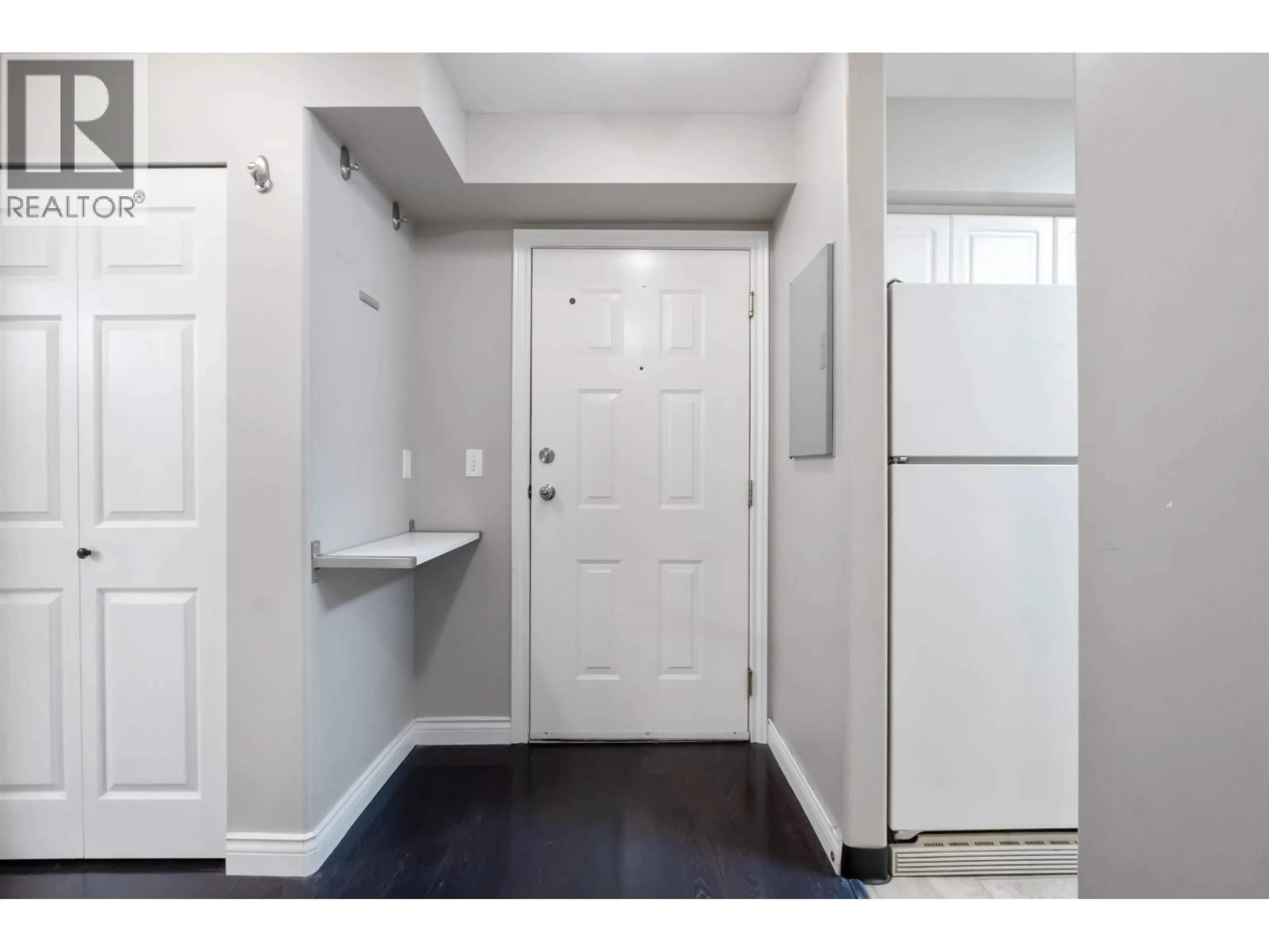 Indoor entryway for 304 - 20556 113 AVENUE, Maple Ridge British Columbia V2X1Z3