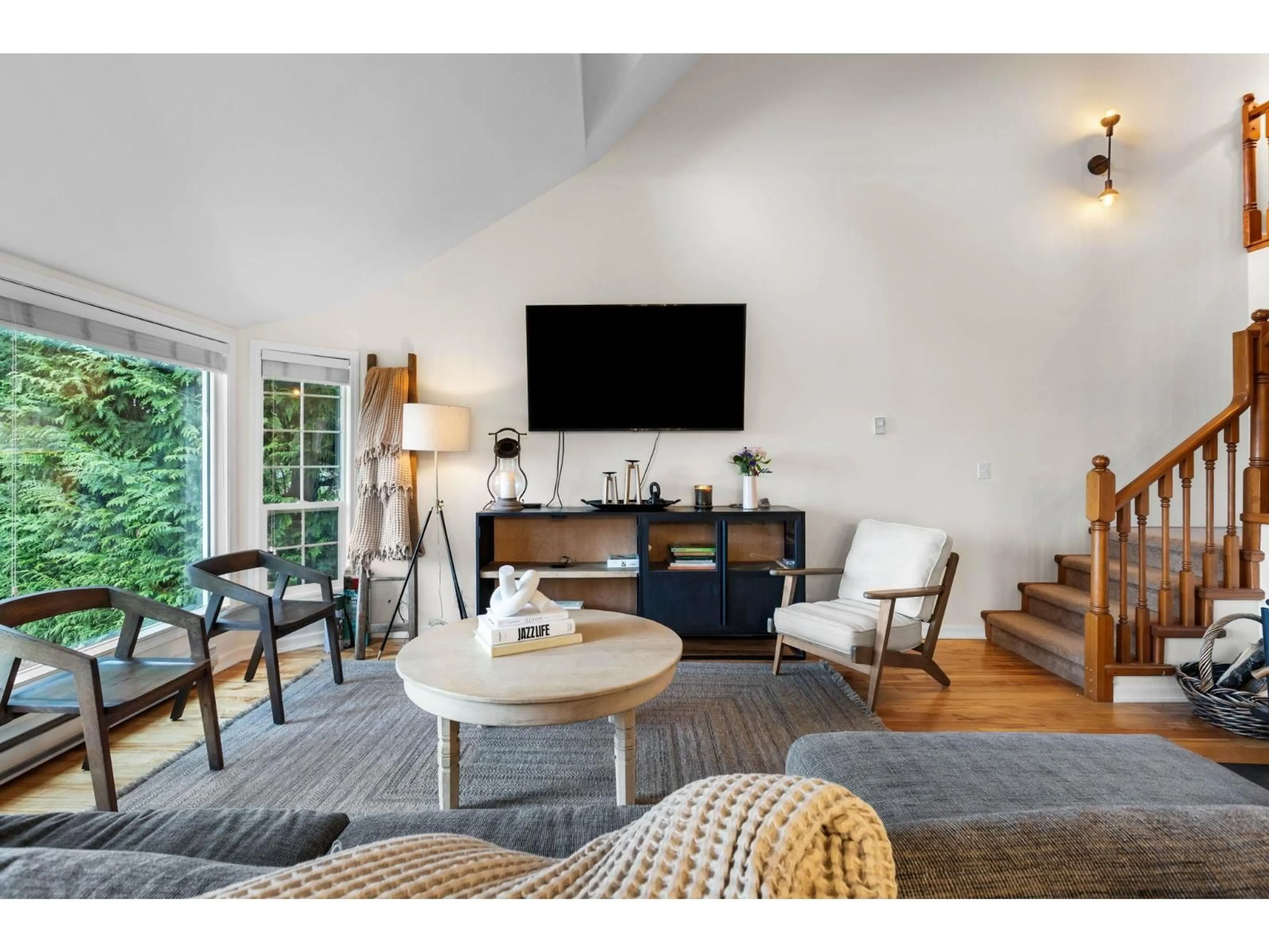Living room with furniture, unknown for 7388 ROCKWELL PLACE, Harrison Hot Springs British Columbia V0M1A0