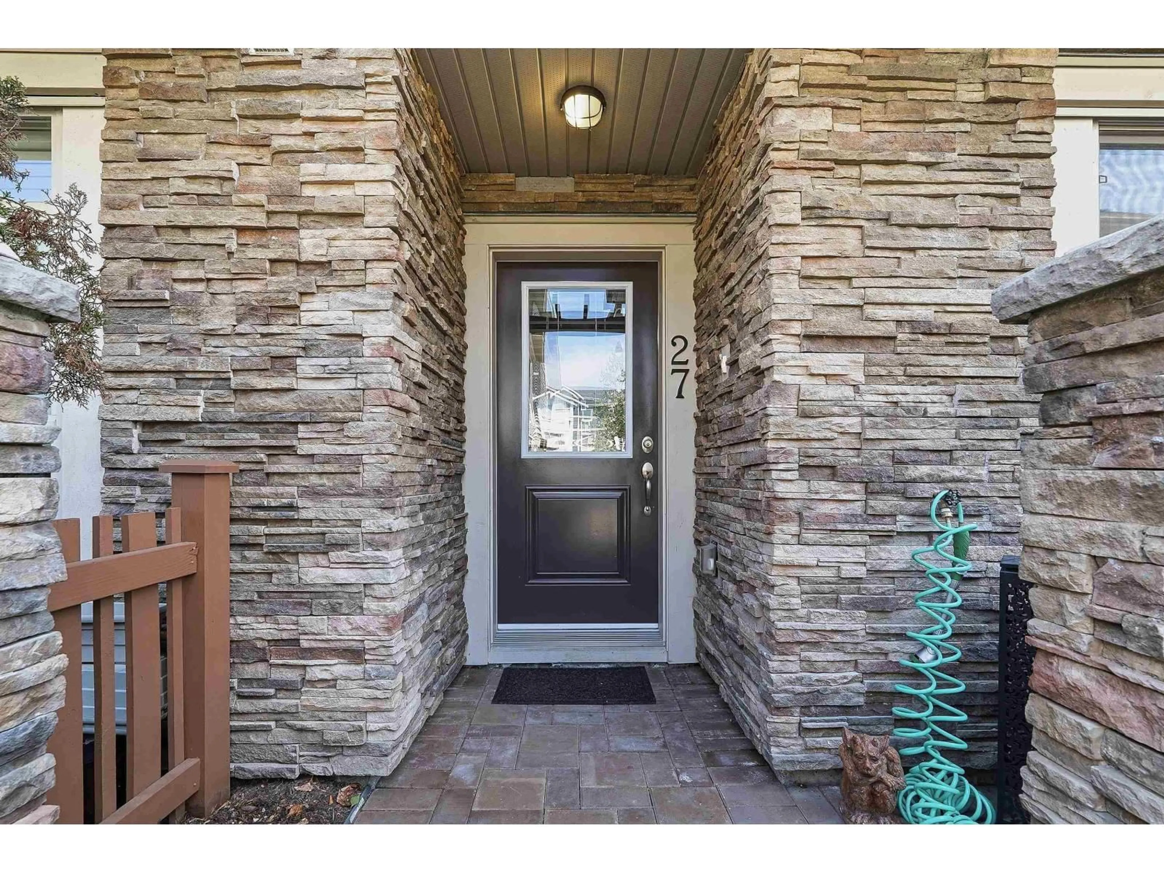 Indoor entryway for 27 - 19752 55A AVENUE, Langley British Columbia V3A3X2