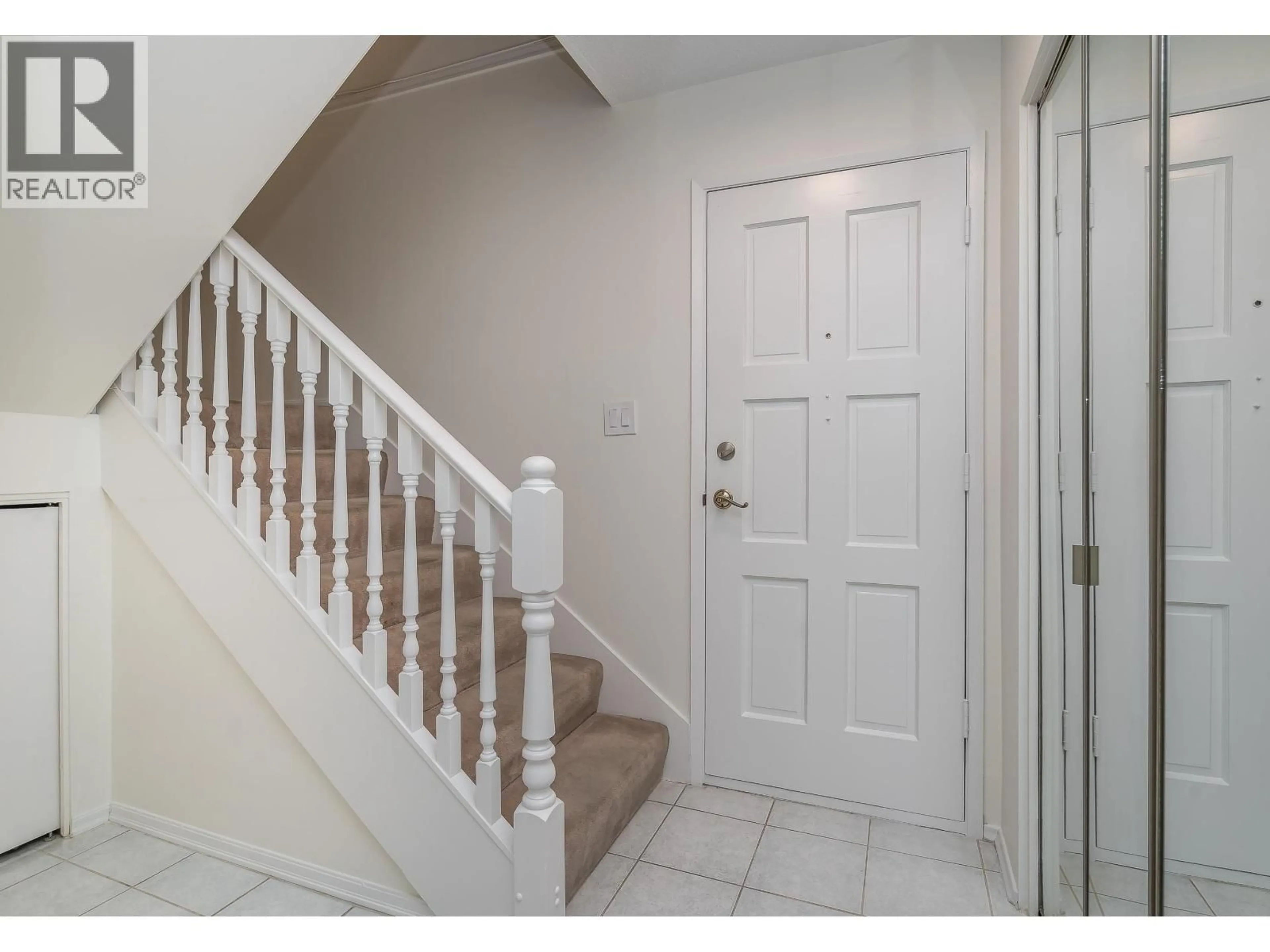 Indoor entryway for 8 - 7371 MONTECITO DRIVE, Burnaby British Columbia V5A1R4