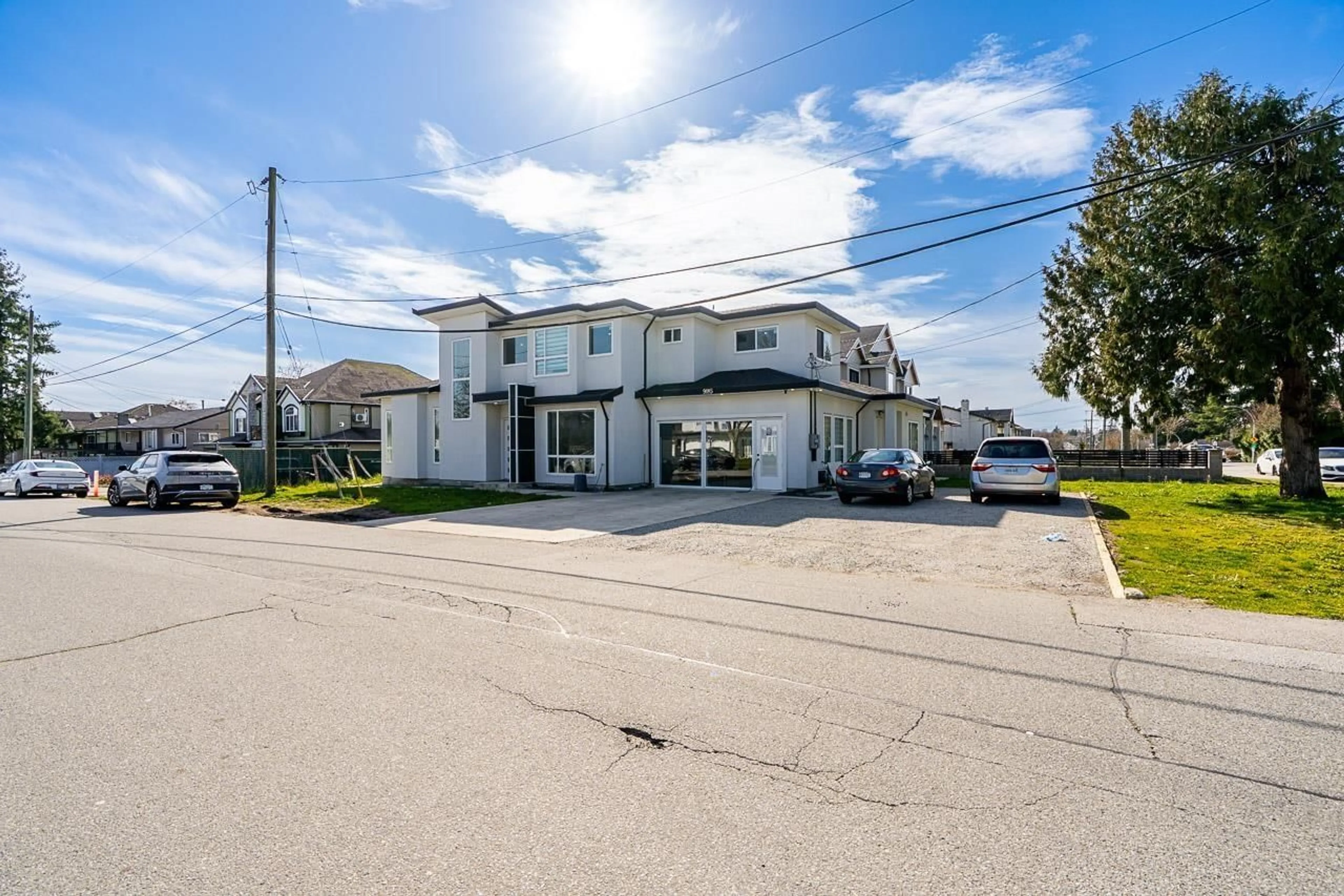 A pic from outside/outdoor area/front of a property/back of a property/a pic from drone, street for 9185 139 STREET, Surrey British Columbia V3V1J2