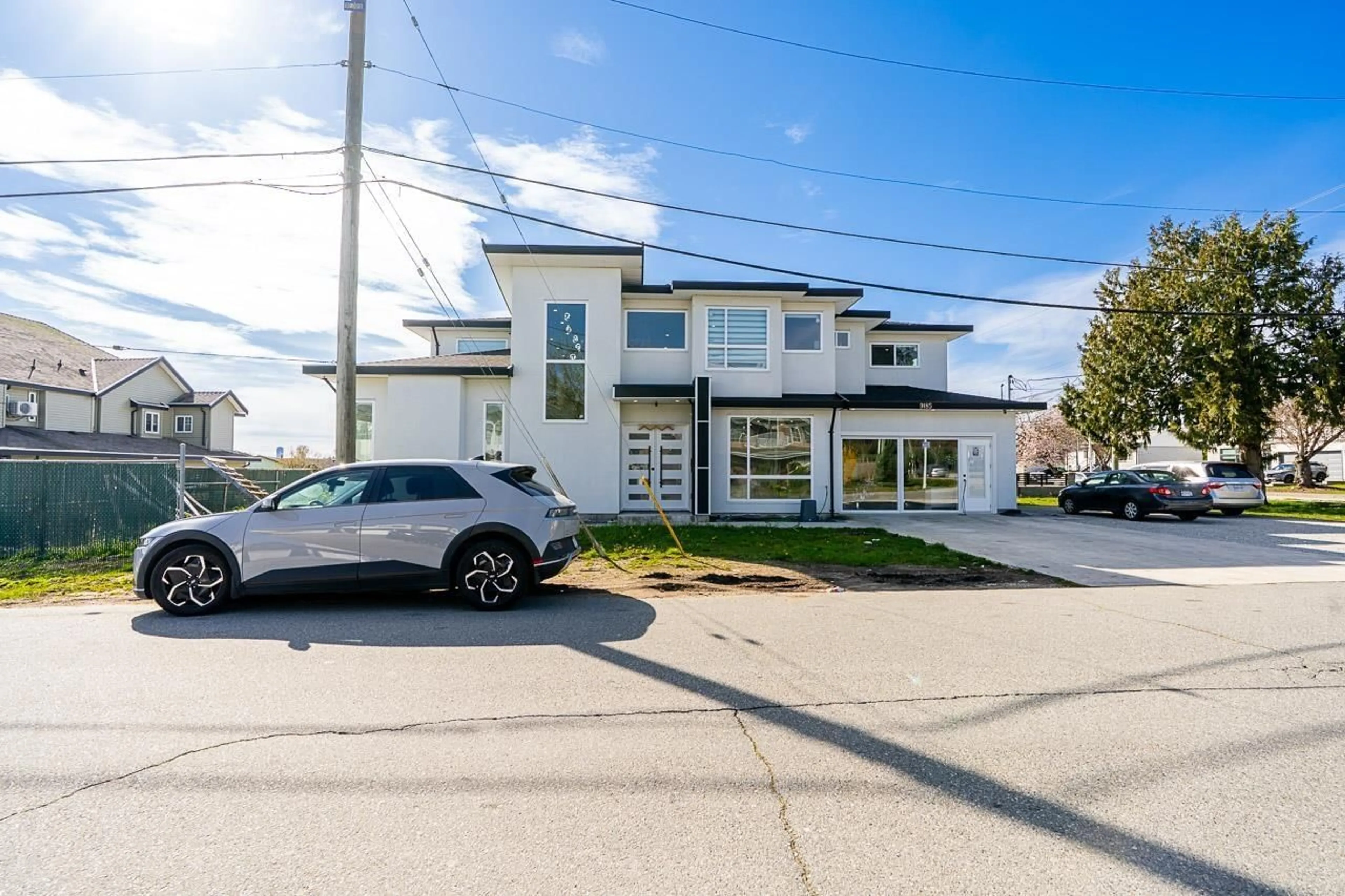 A pic from outside/outdoor area/front of a property/back of a property/a pic from drone, street for 9185 139 STREET, Surrey British Columbia V3V1J2