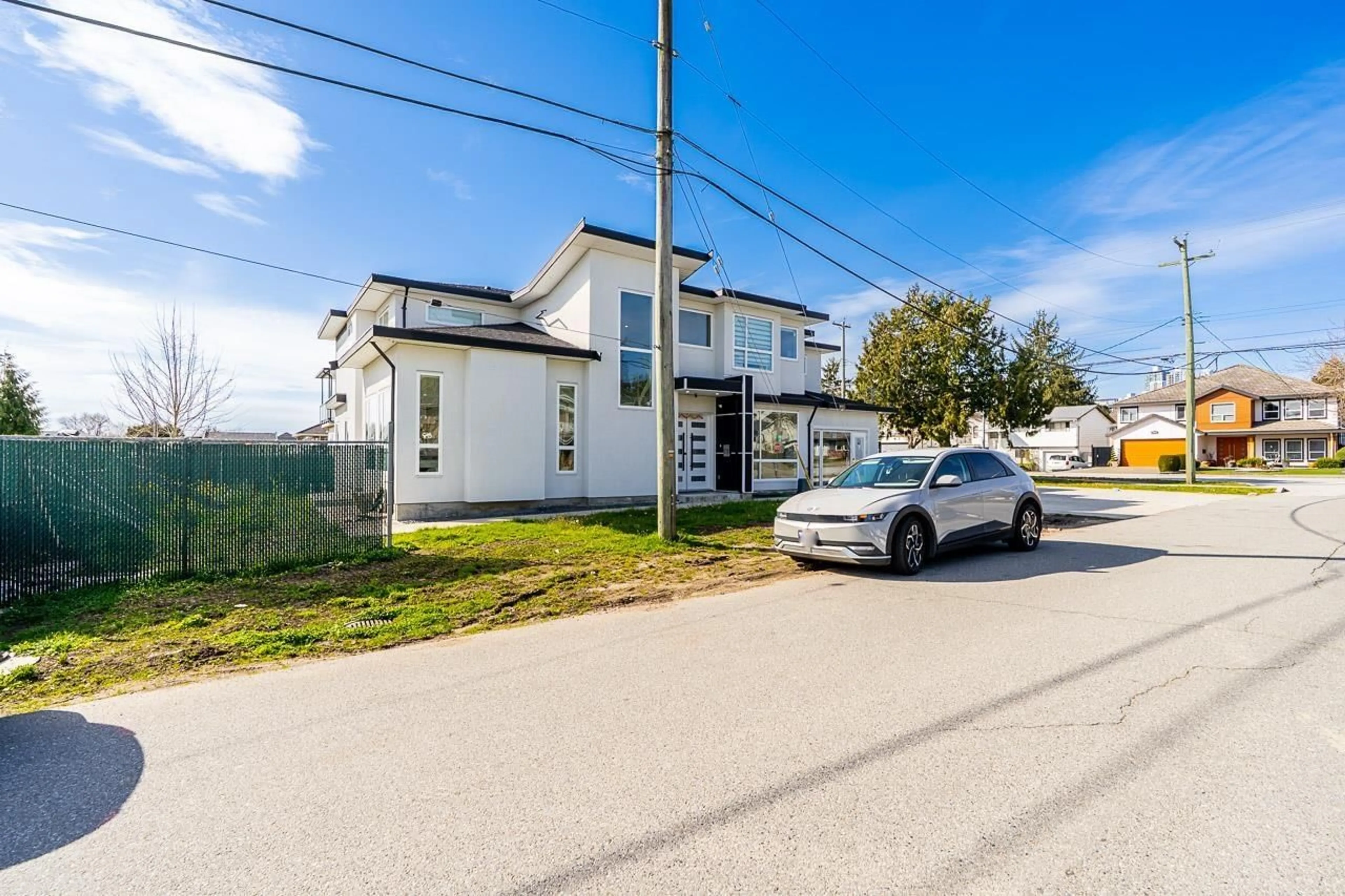 A pic from outside/outdoor area/front of a property/back of a property/a pic from drone, street for 9185 139 STREET, Surrey British Columbia V3V1J2