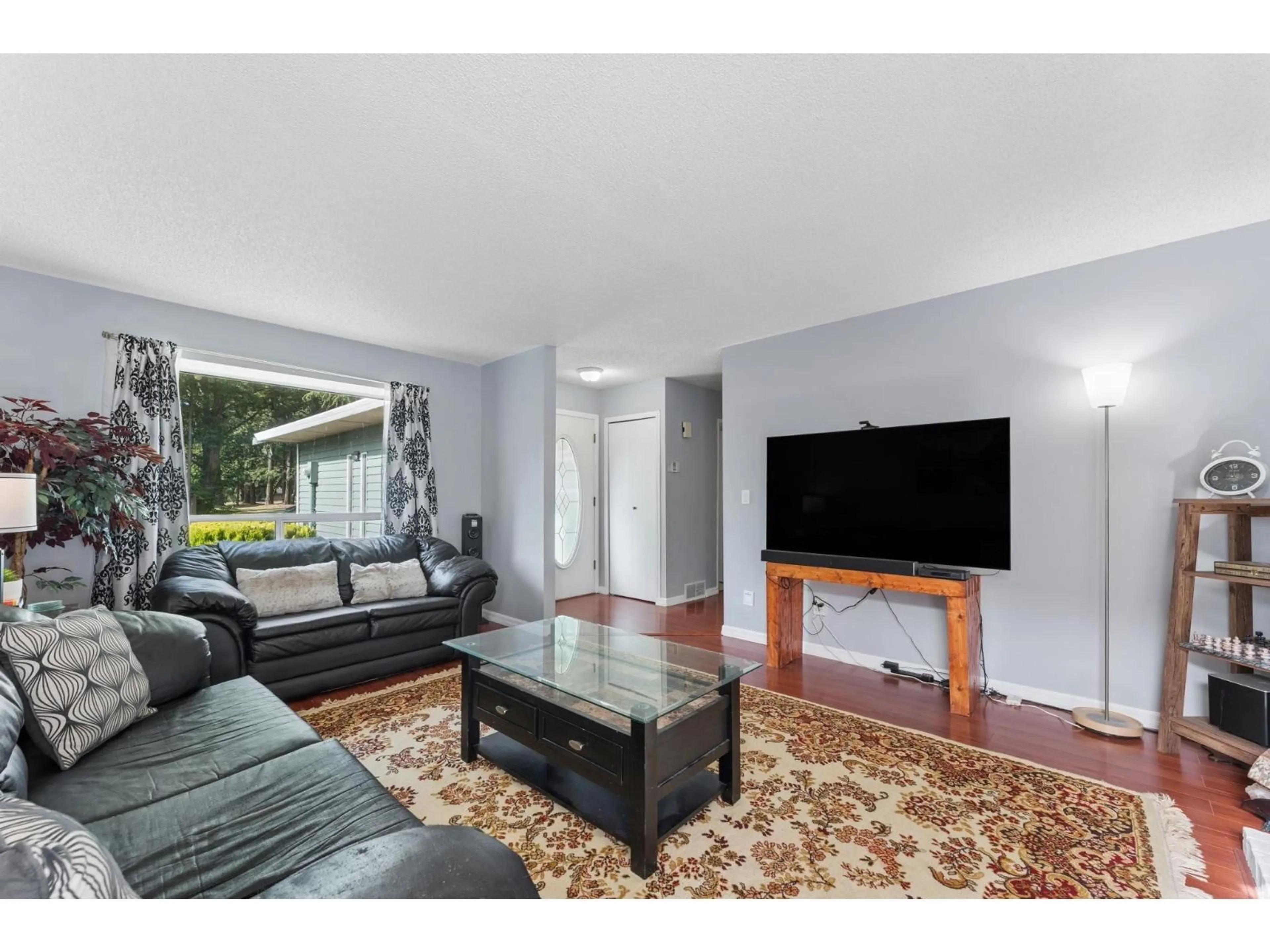 Living room with furniture, unknown for 11761 81A AVENUE, Delta British Columbia V4C7A5