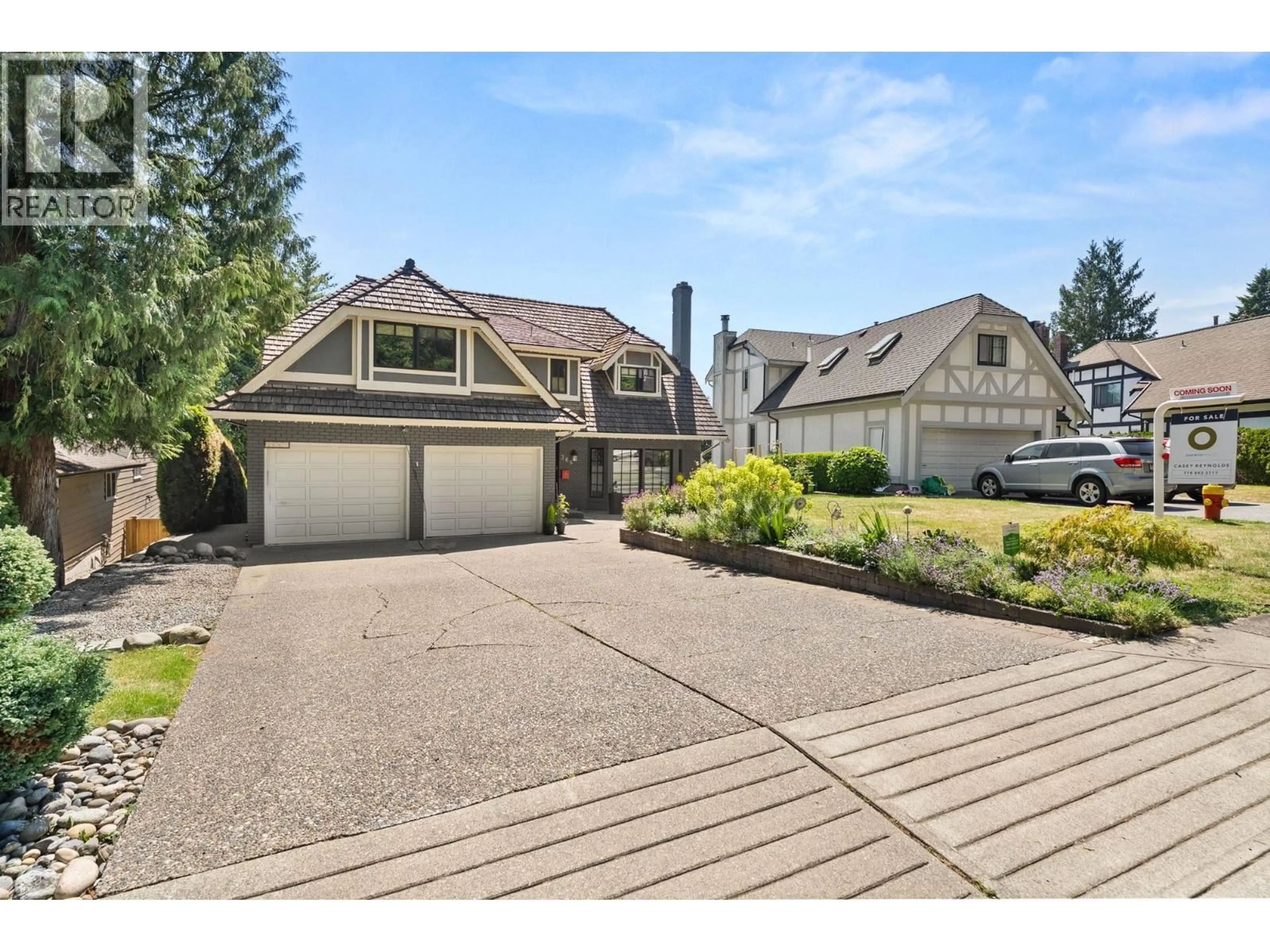 Home with vinyl exterior material, street for 366 BALFOUR DRIVE, Coquitlam British Columbia V3K6C5