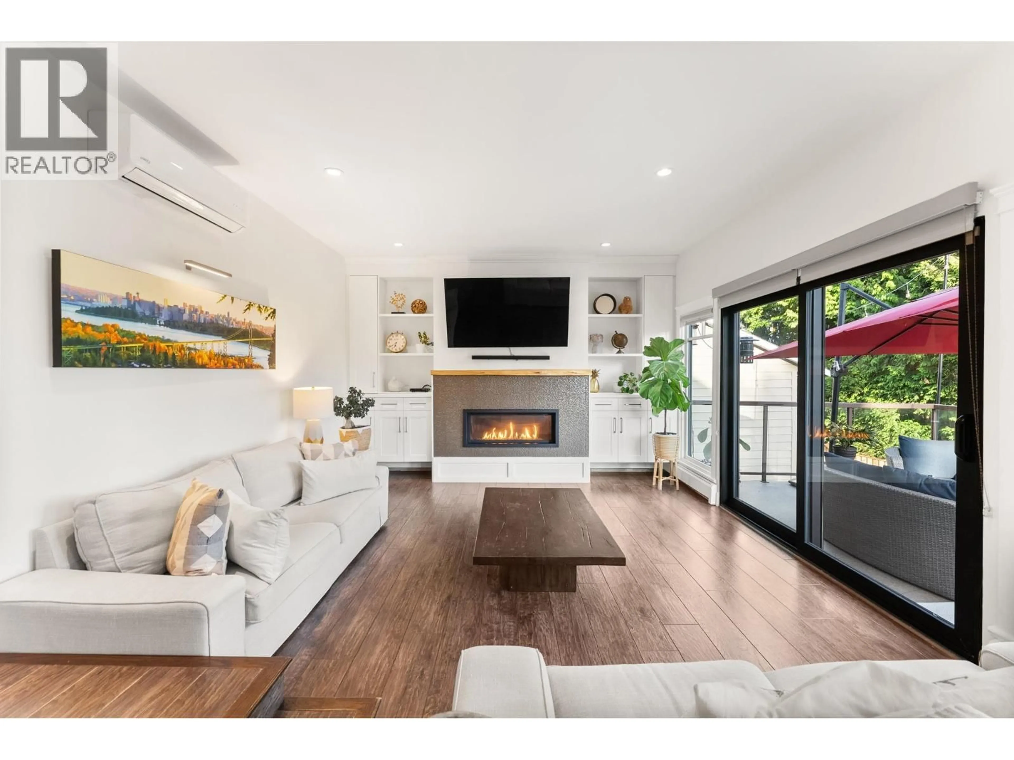 Living room with furniture, wood/laminate floor for 366 BALFOUR DRIVE, Coquitlam British Columbia V3K6C5