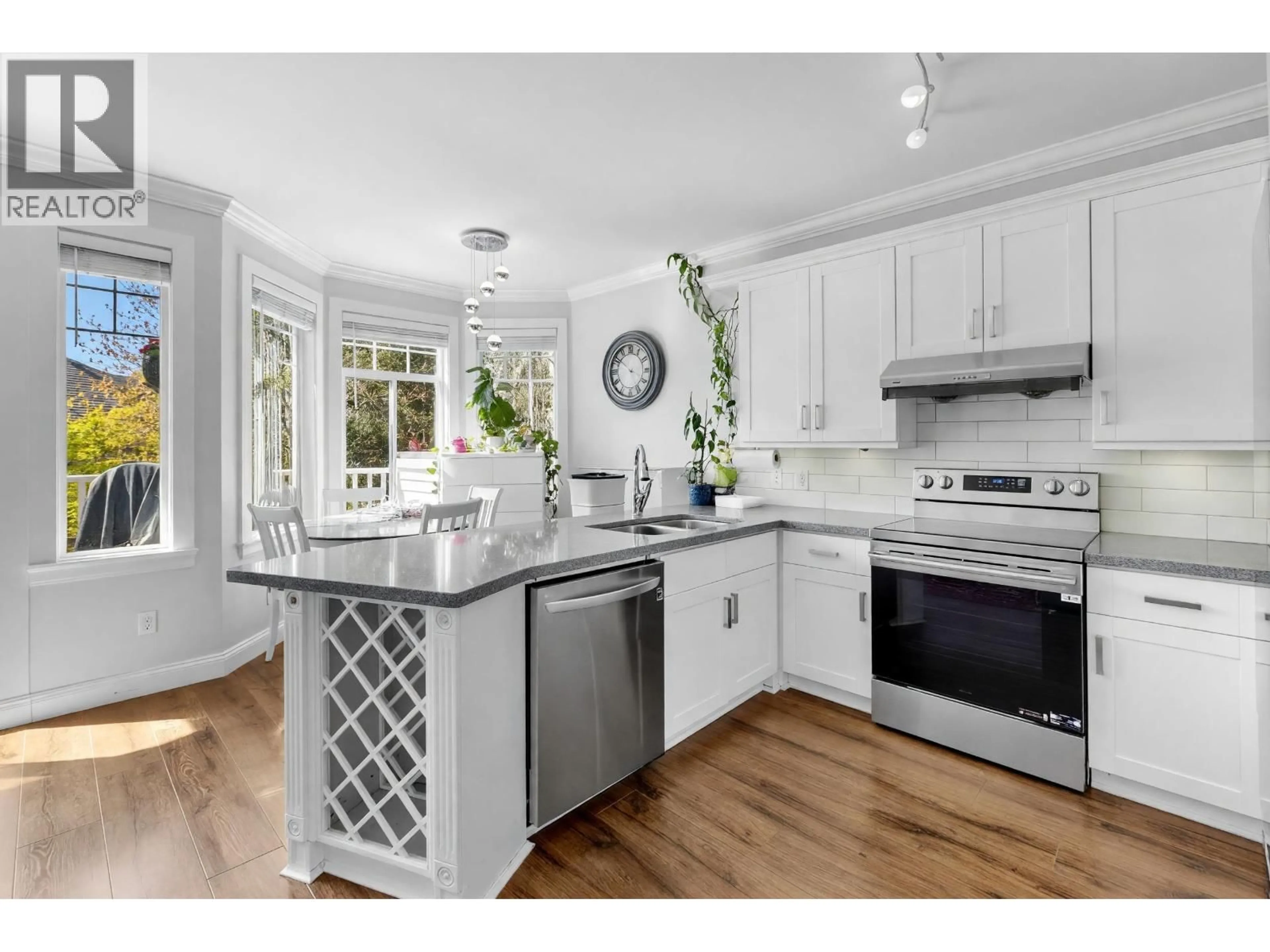 Open concept kitchen, unknown for 18 - 7500 CUMBERLAND STREET, Burnaby British Columbia V3N4Z9