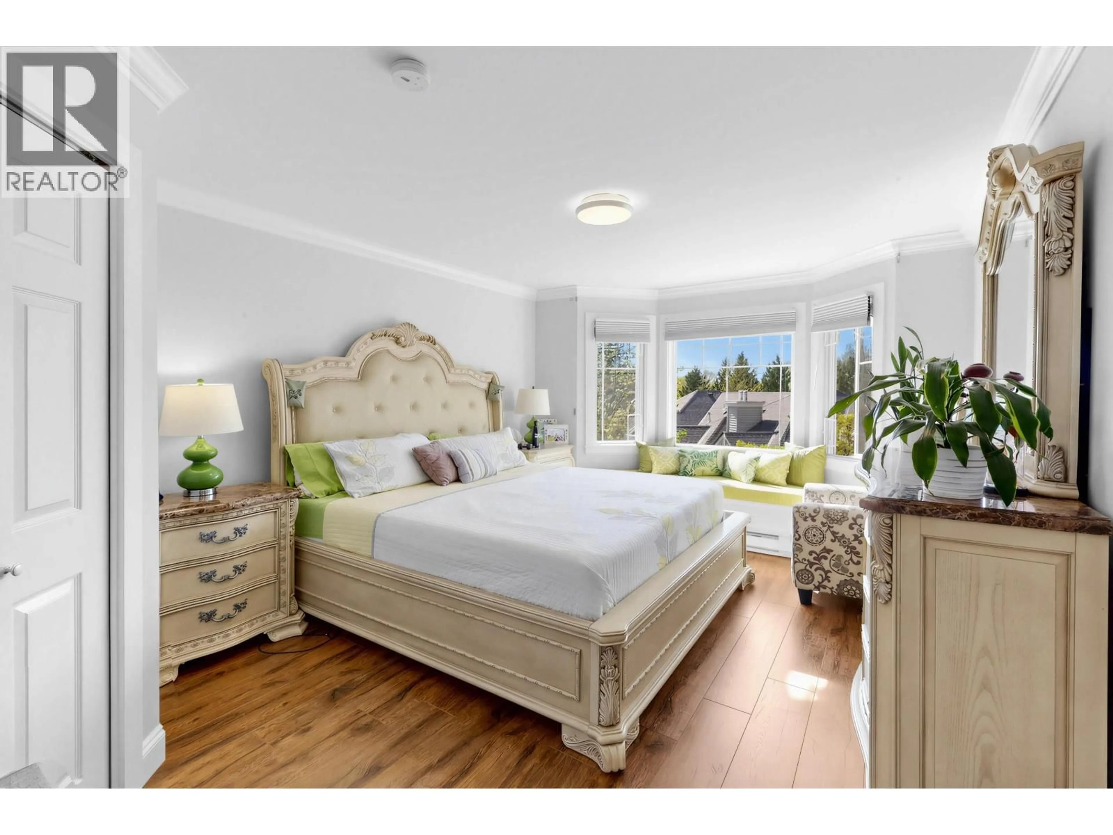 Bedroom with bed, wood/laminate floor for 18 - 7500 CUMBERLAND STREET, Burnaby British Columbia V3N4Z9