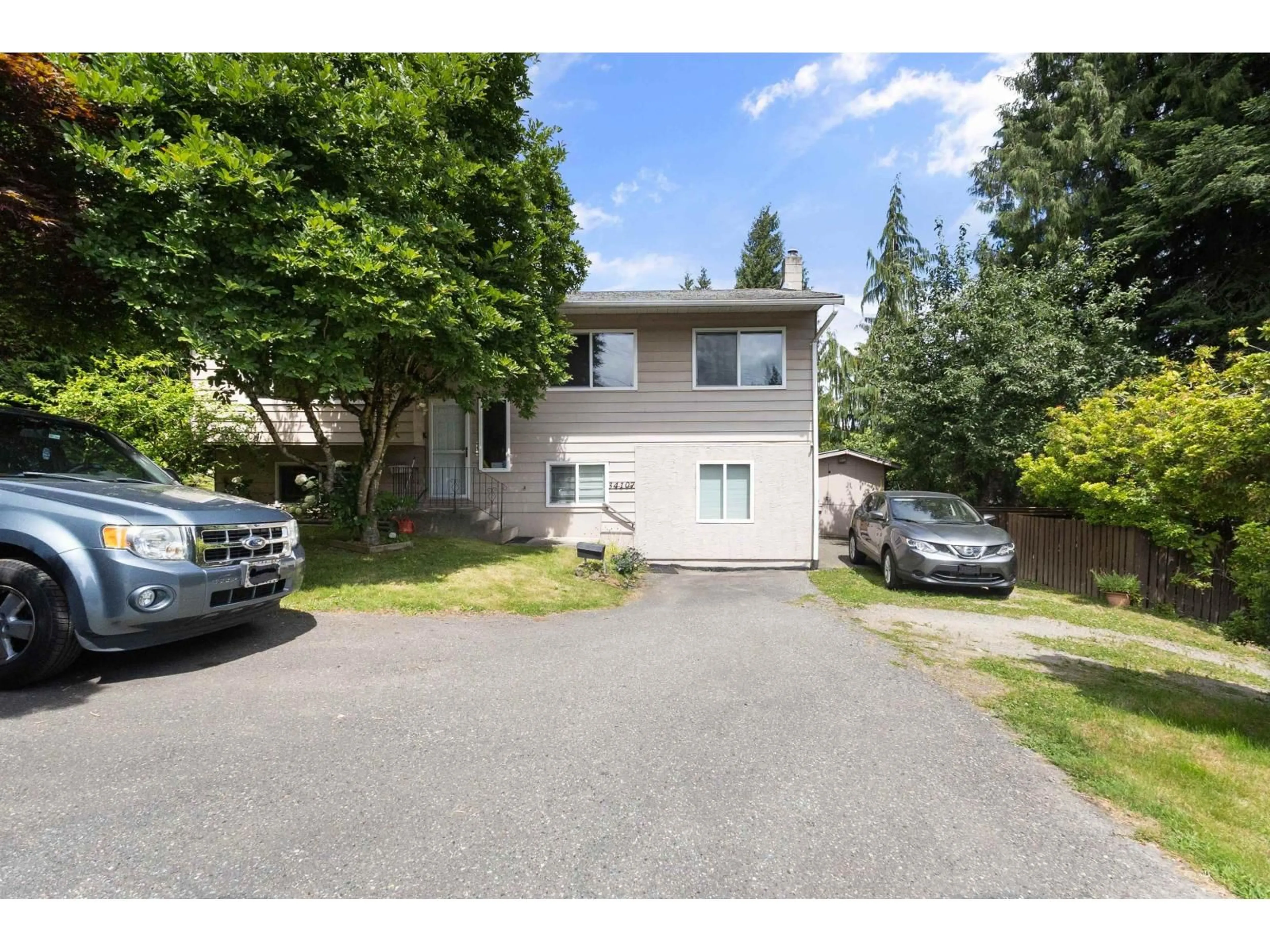 A pic from outside/outdoor area/front of a property/back of a property/a pic from drone, street for 34107 MARSHALL ROAD, Abbotsford British Columbia V2S1L8