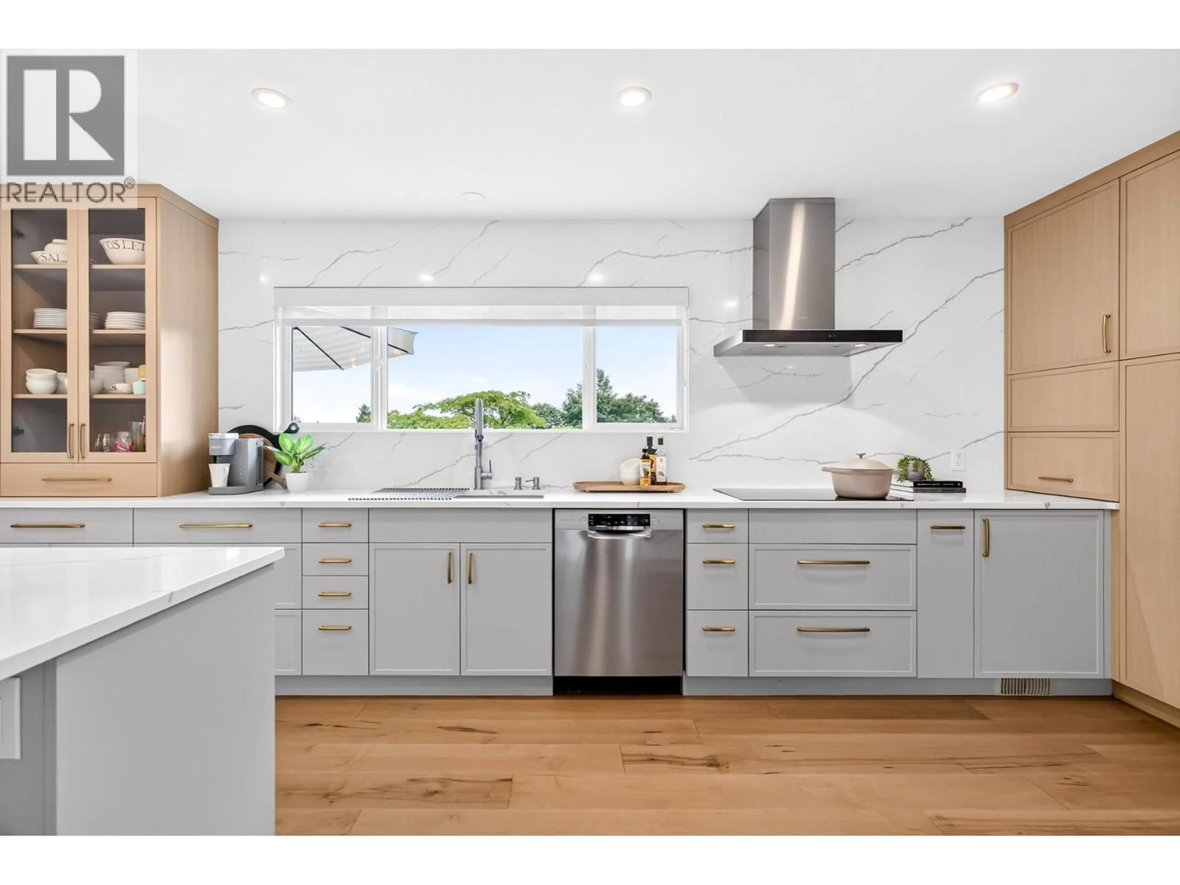 Contemporary kitchen, unknown for 1110 BARBERRY PLACE, Port Moody British Columbia V3H3Y6