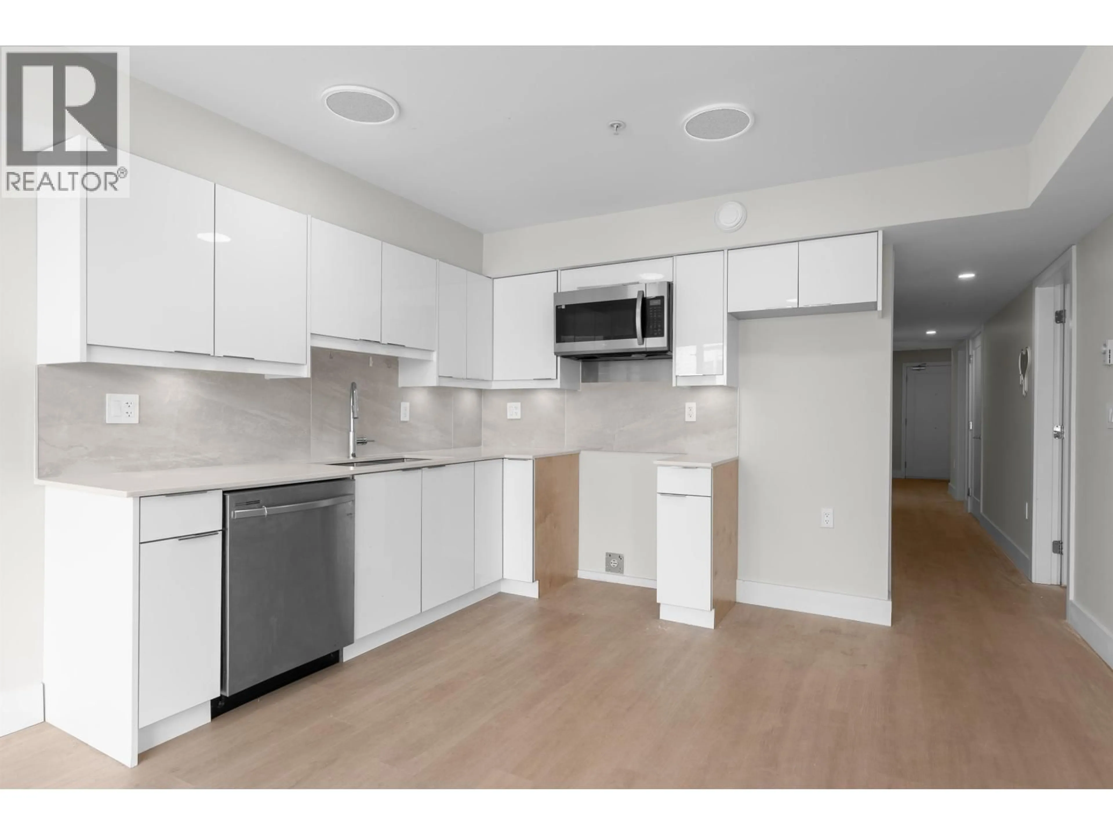 Standard kitchen, unknown for 207 - 3050 KINGSWAY, Vancouver British Columbia V5R5J7