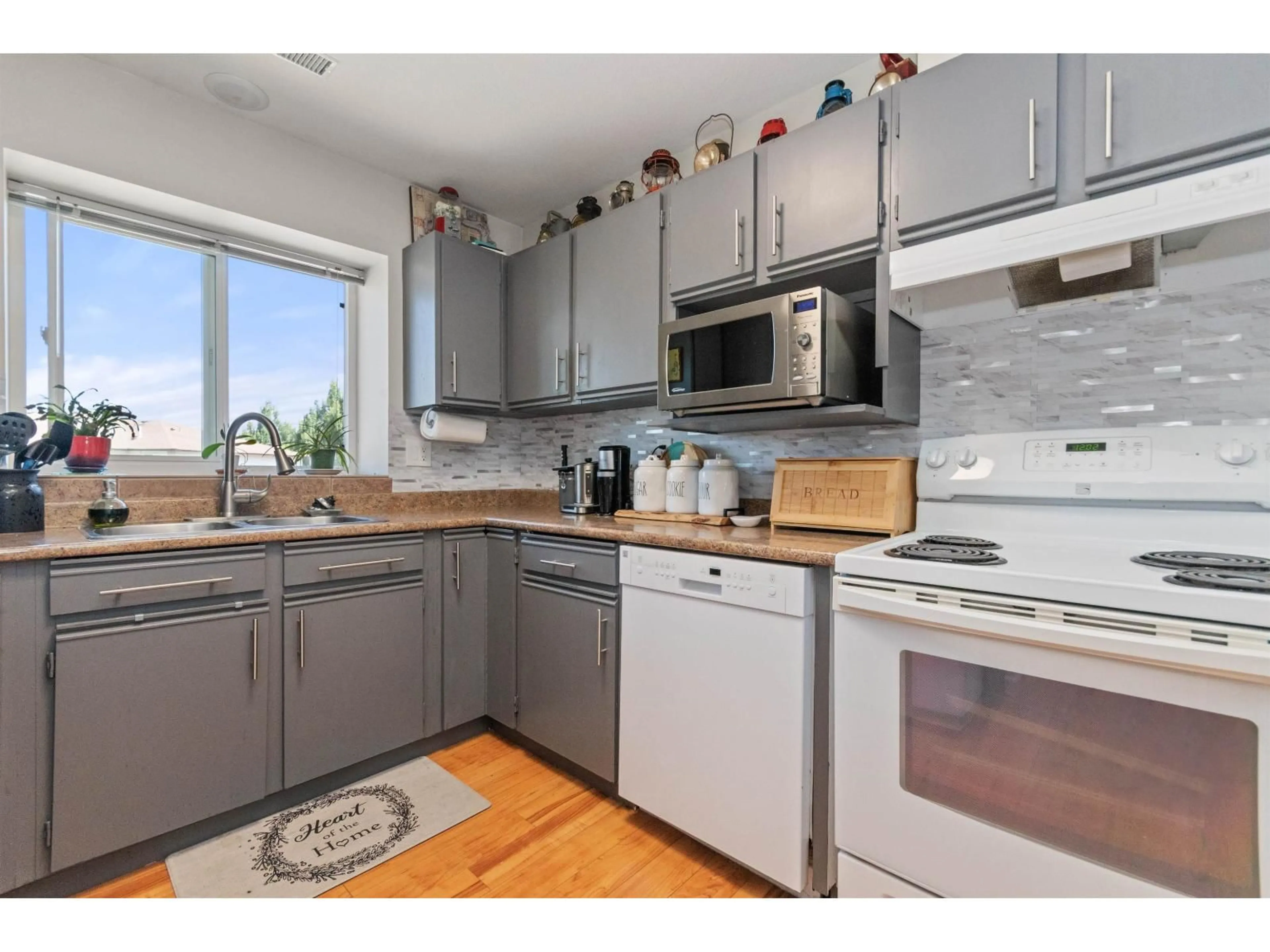Standard kitchen, unknown for 36 - 45640 STOREY AVENUE, Chilliwack British Columbia V2R3C5