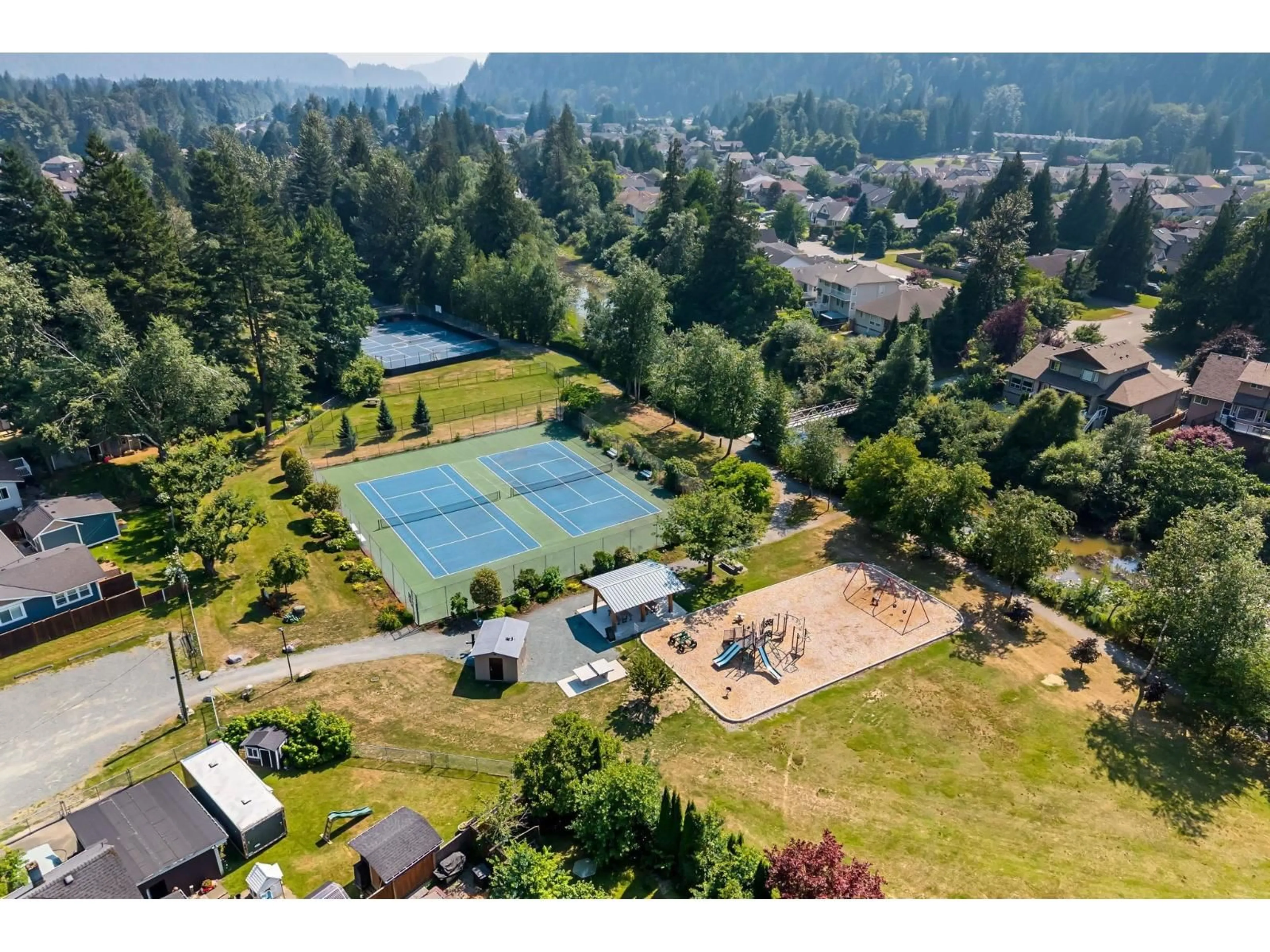 A pic from outside/outdoor area/front of a property/back of a property/a pic from drone, mountain view for 20 - 450 ESPLANADE AVENUE, Harrison Hot Springs British Columbia V0M1K0