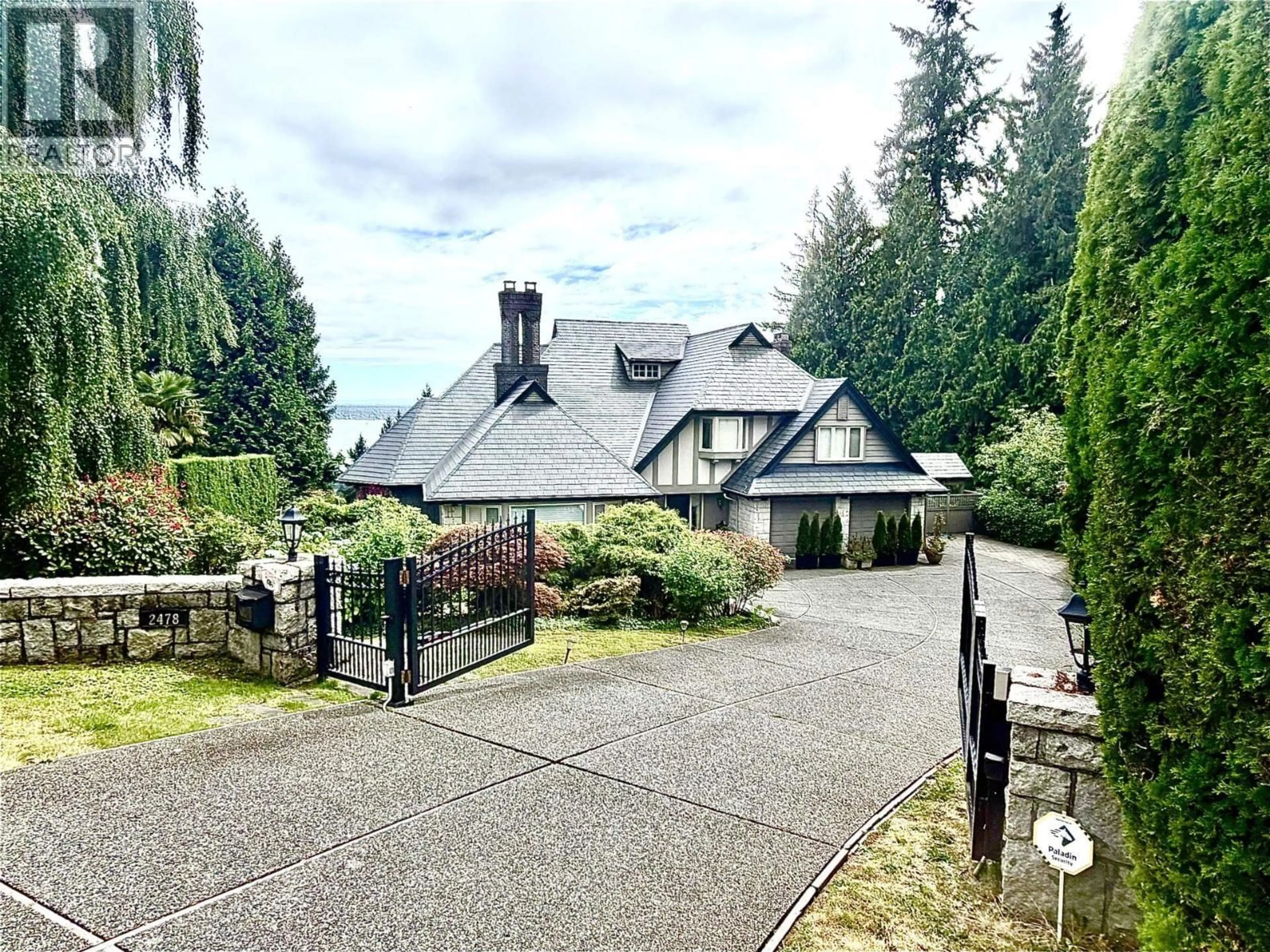 A pic from outside/outdoor area/front of a property/back of a property/a pic from drone, street for 2478 WESTHILL COURT, West Vancouver British Columbia V7S3A5