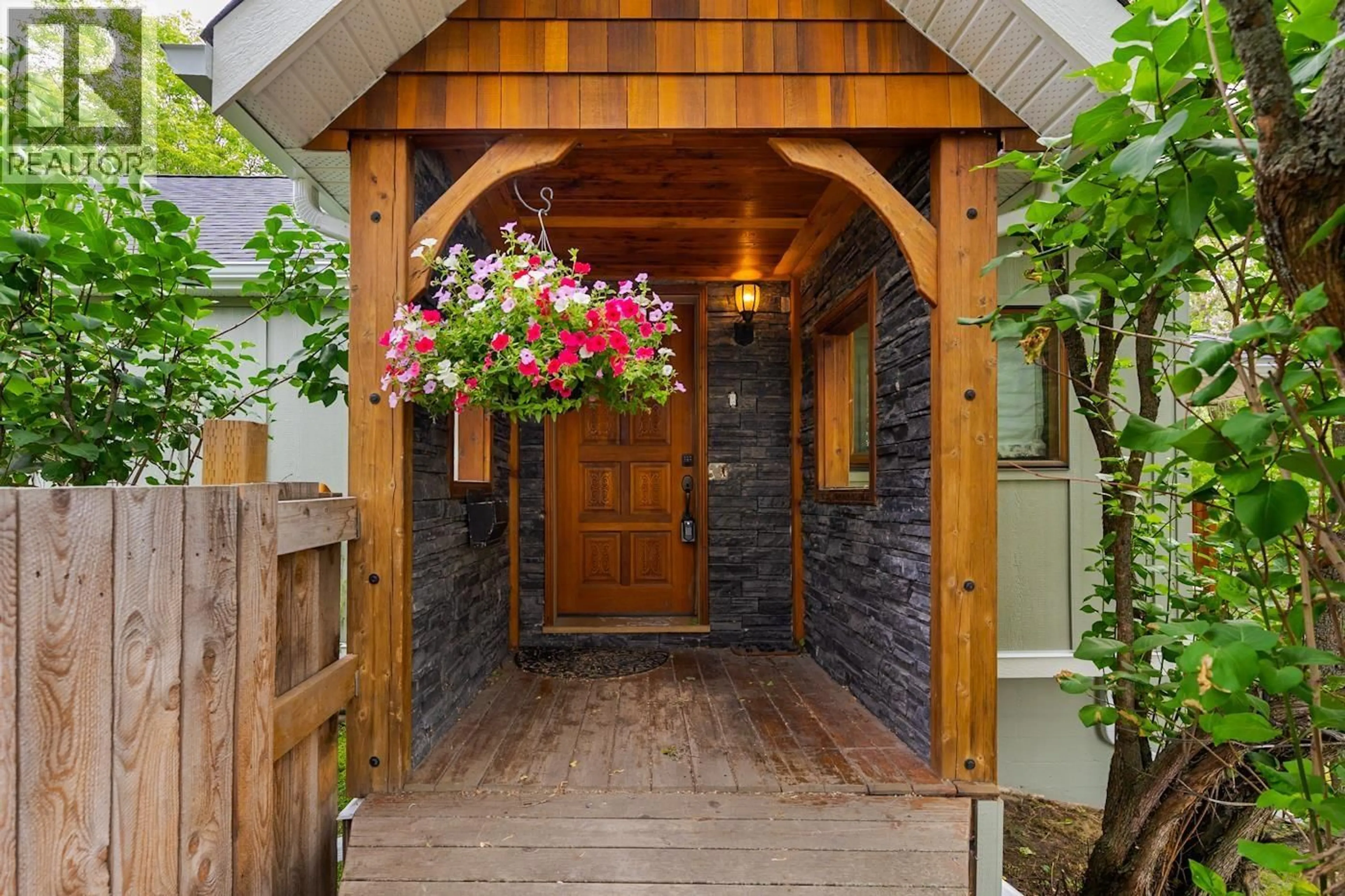 Indoor entryway for 794 WINNIPEG STREET, Prince George British Columbia V2L2V2