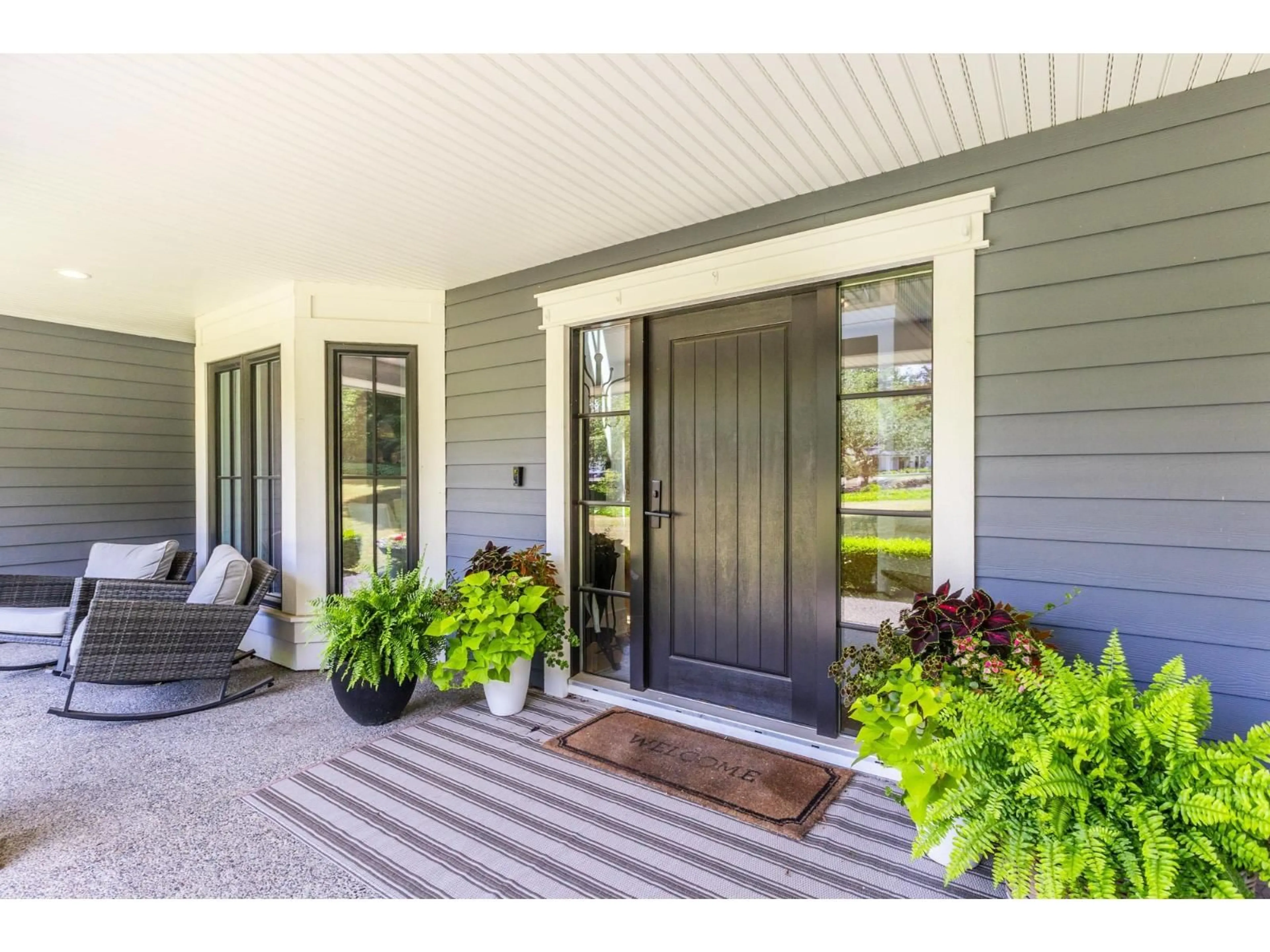 Indoor entryway for 2836 COUNTRY WOODS DRIVE, Surrey British Columbia V3Z0E8