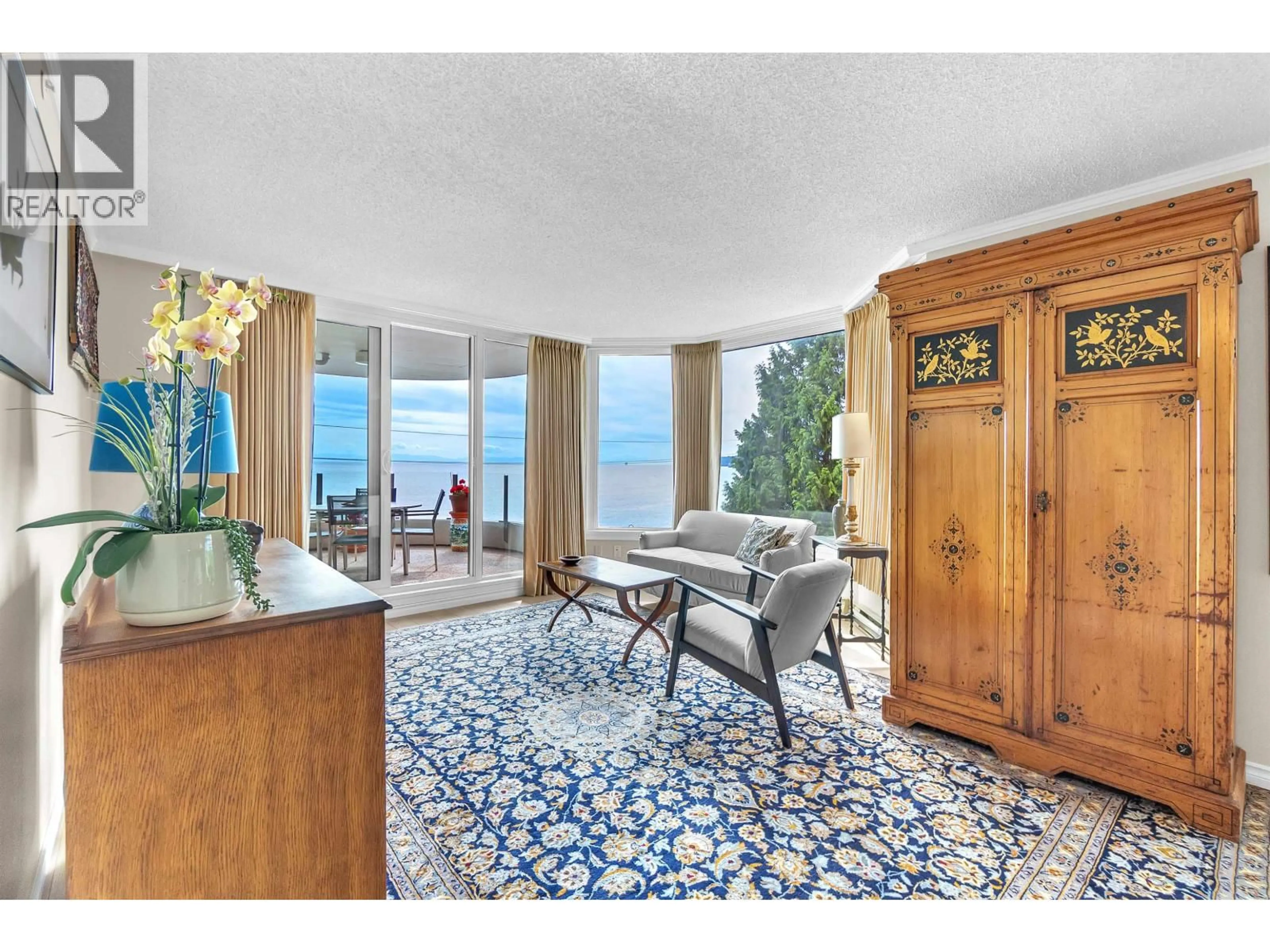 Indoor foyer for 103 - 2280 BELLEVUE AVENUE, West Vancouver British Columbia V7V1C6