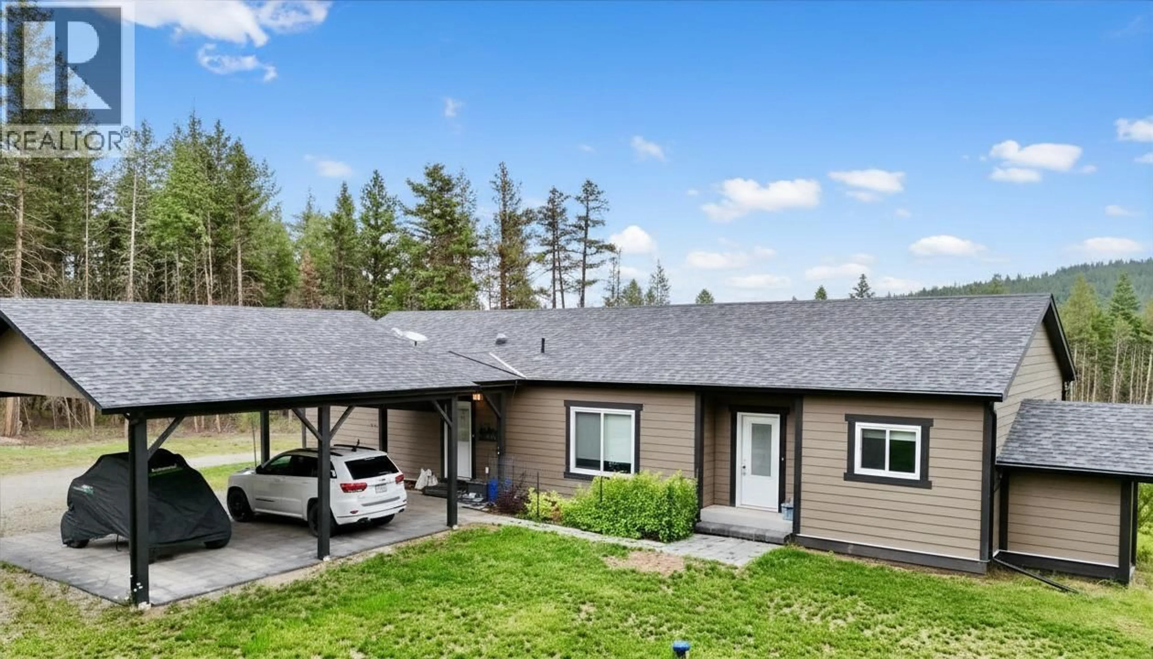 A pic from outside/outdoor area/front of a property/back of a property/a pic from drone, unknown for 2645 MISTY CRESCENT, Williams Lake British Columbia V2G4W9