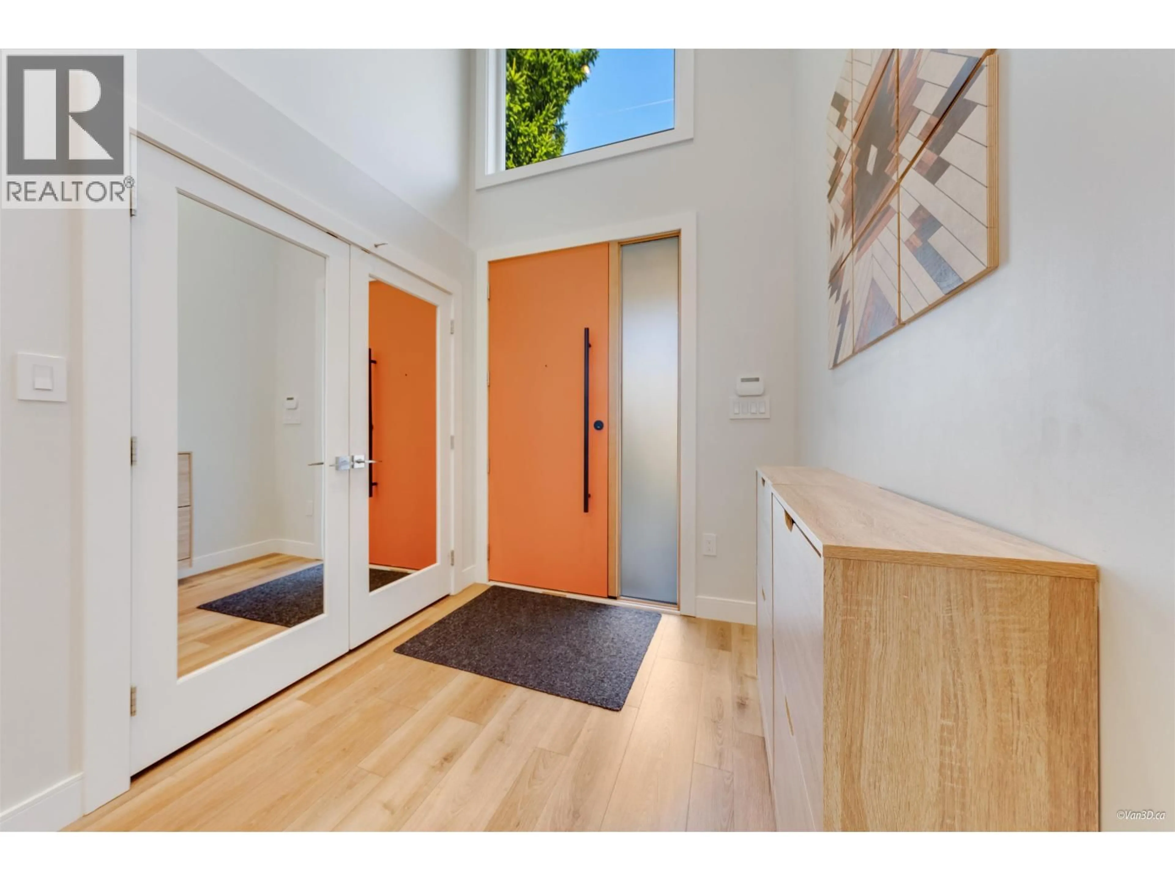 Indoor entryway for 8008 13TH AVENUE, Burnaby British Columbia V3N2G2
