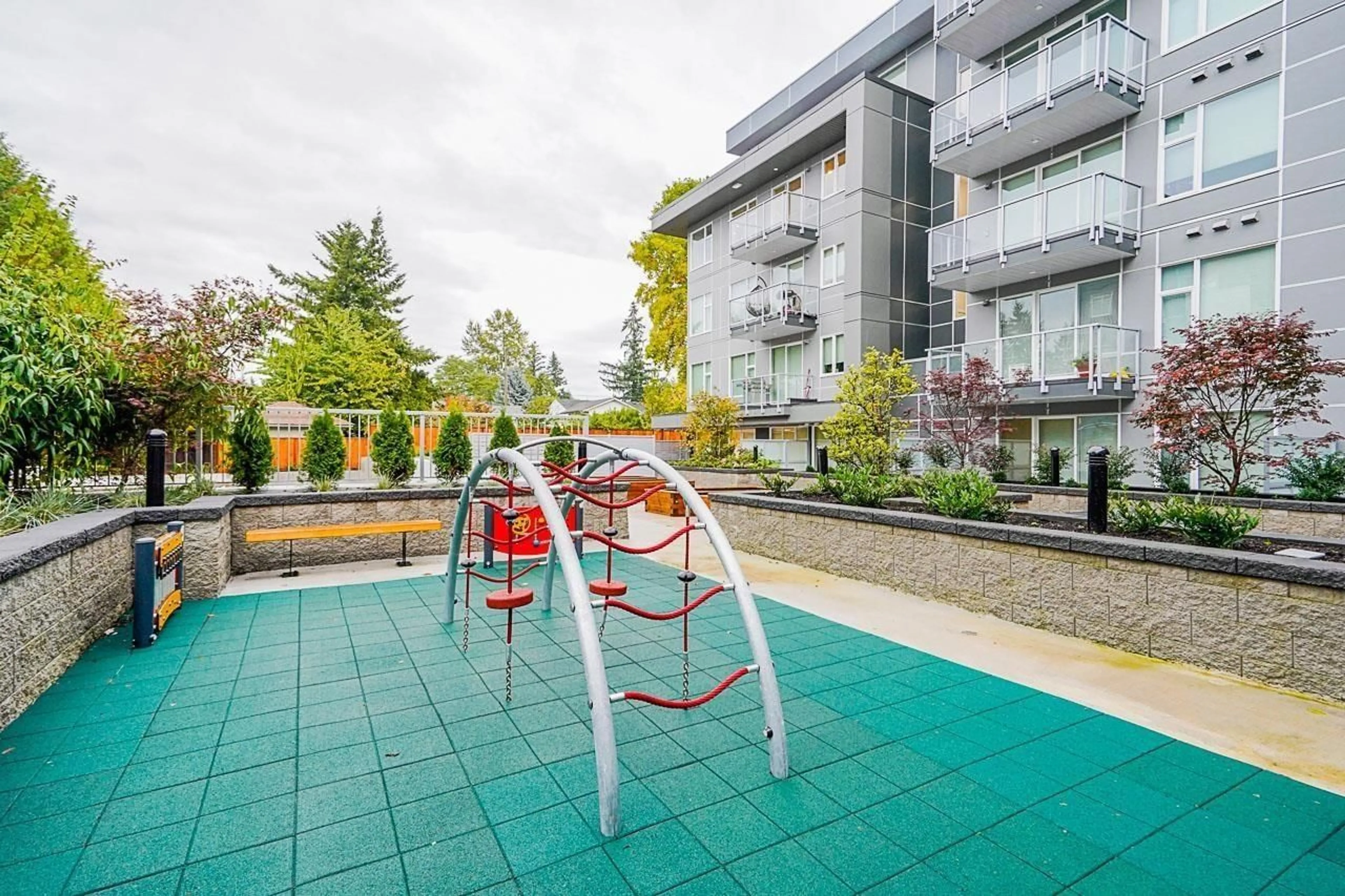 Patio, building for 210 - 10838 WHALLEY BOULEVARD, Surrey British Columbia V3R0G8