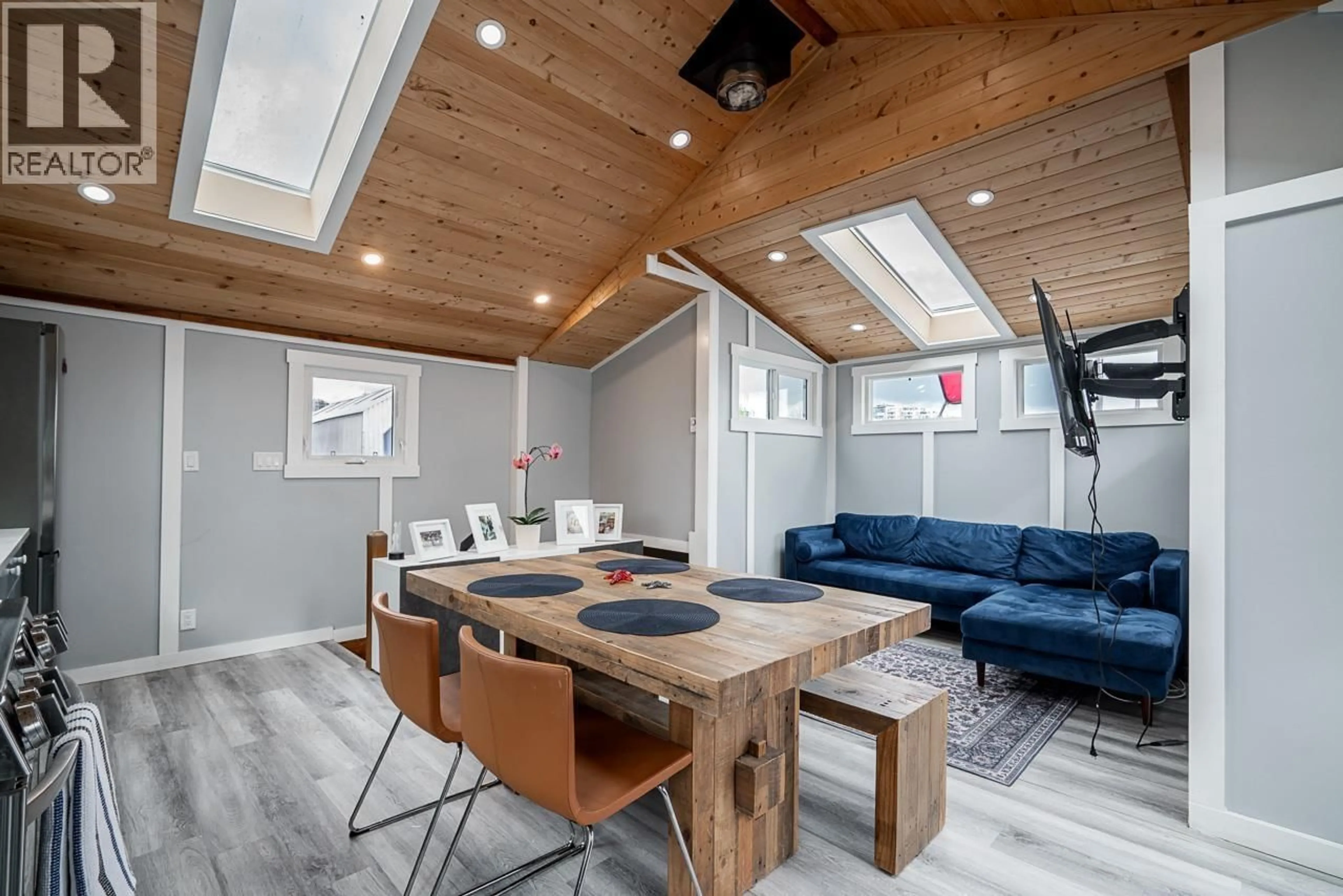 Unknown for A24 - 415 ESPLANADE, North Vancouver British Columbia V7M1A6