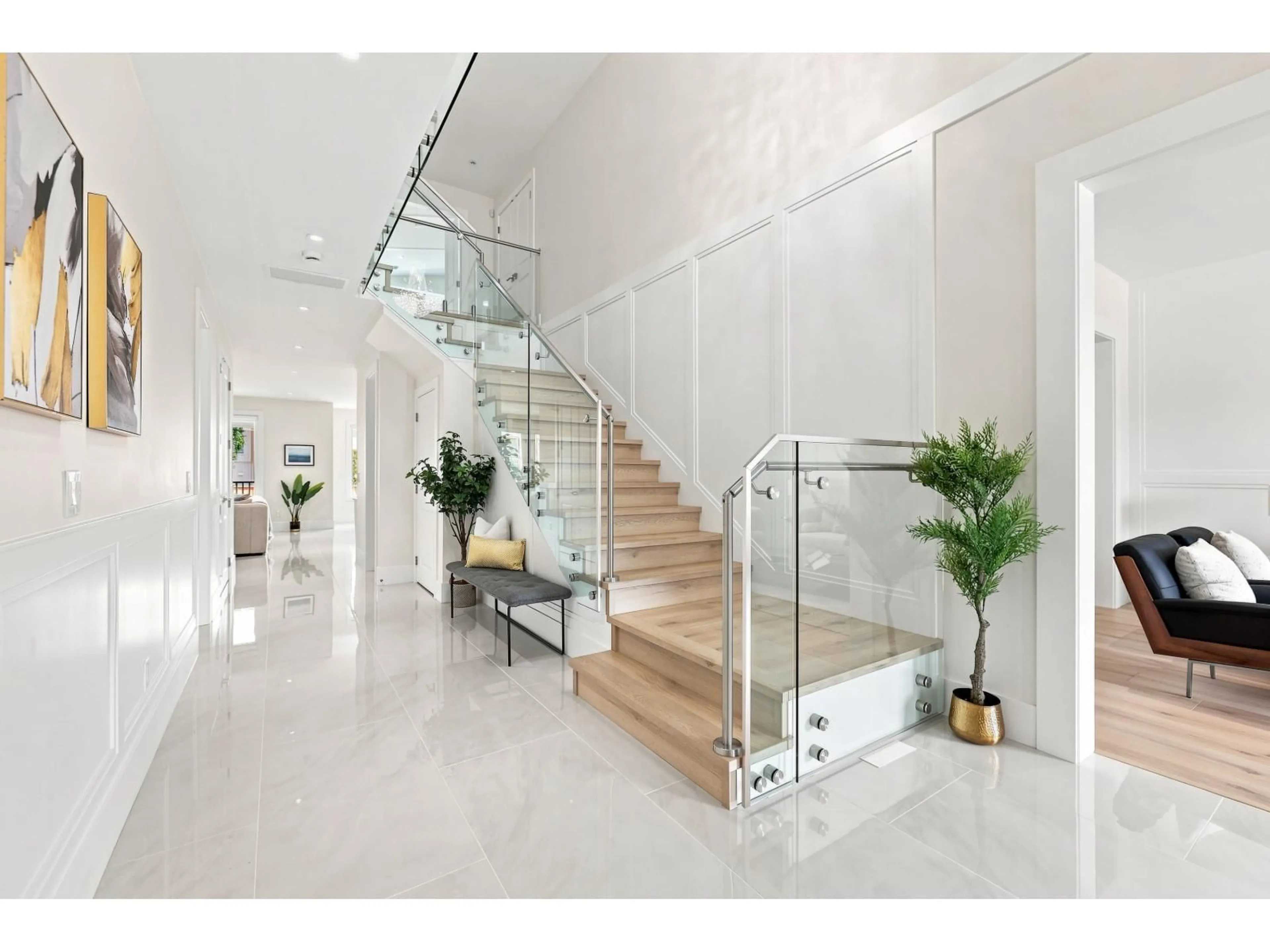 Indoor foyer for 15665 82 AVENUE, Surrey British Columbia V4N0R9