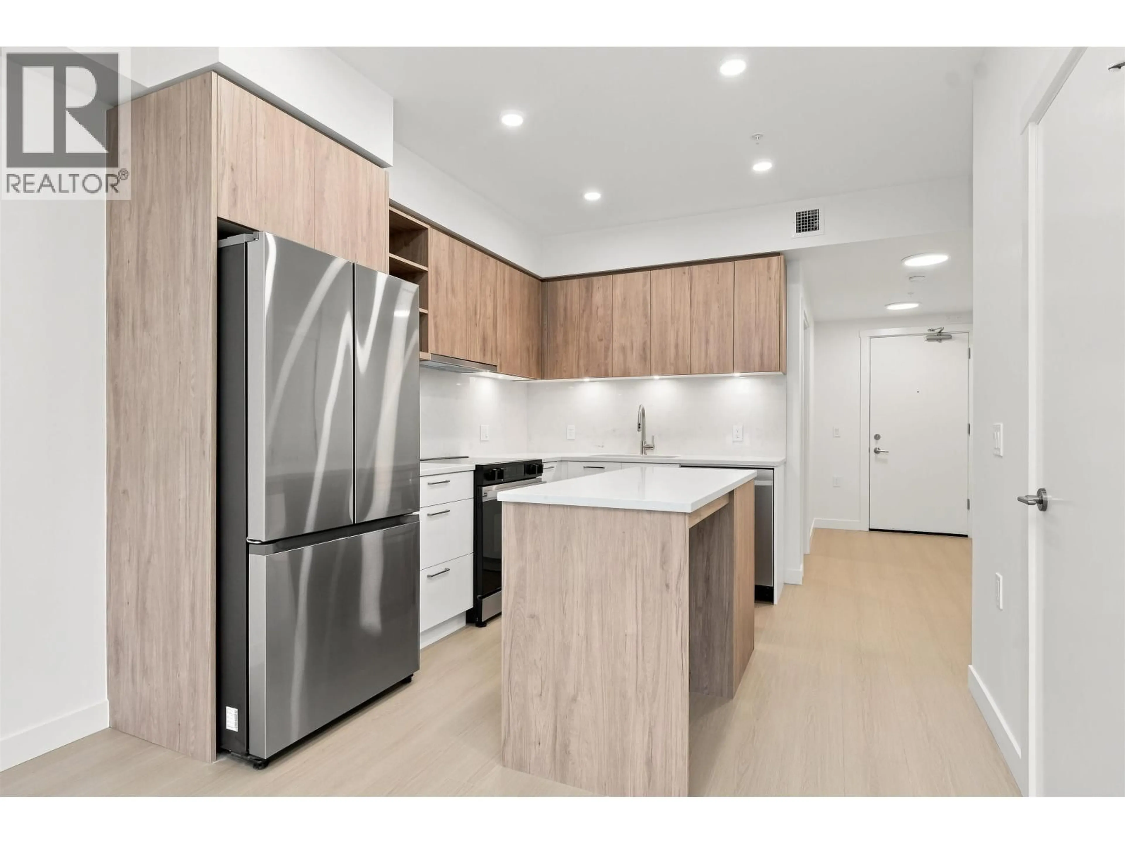 Standard kitchen, unknown for 114 - 82 FIRST STREET, New Westminster British Columbia V3L0L8