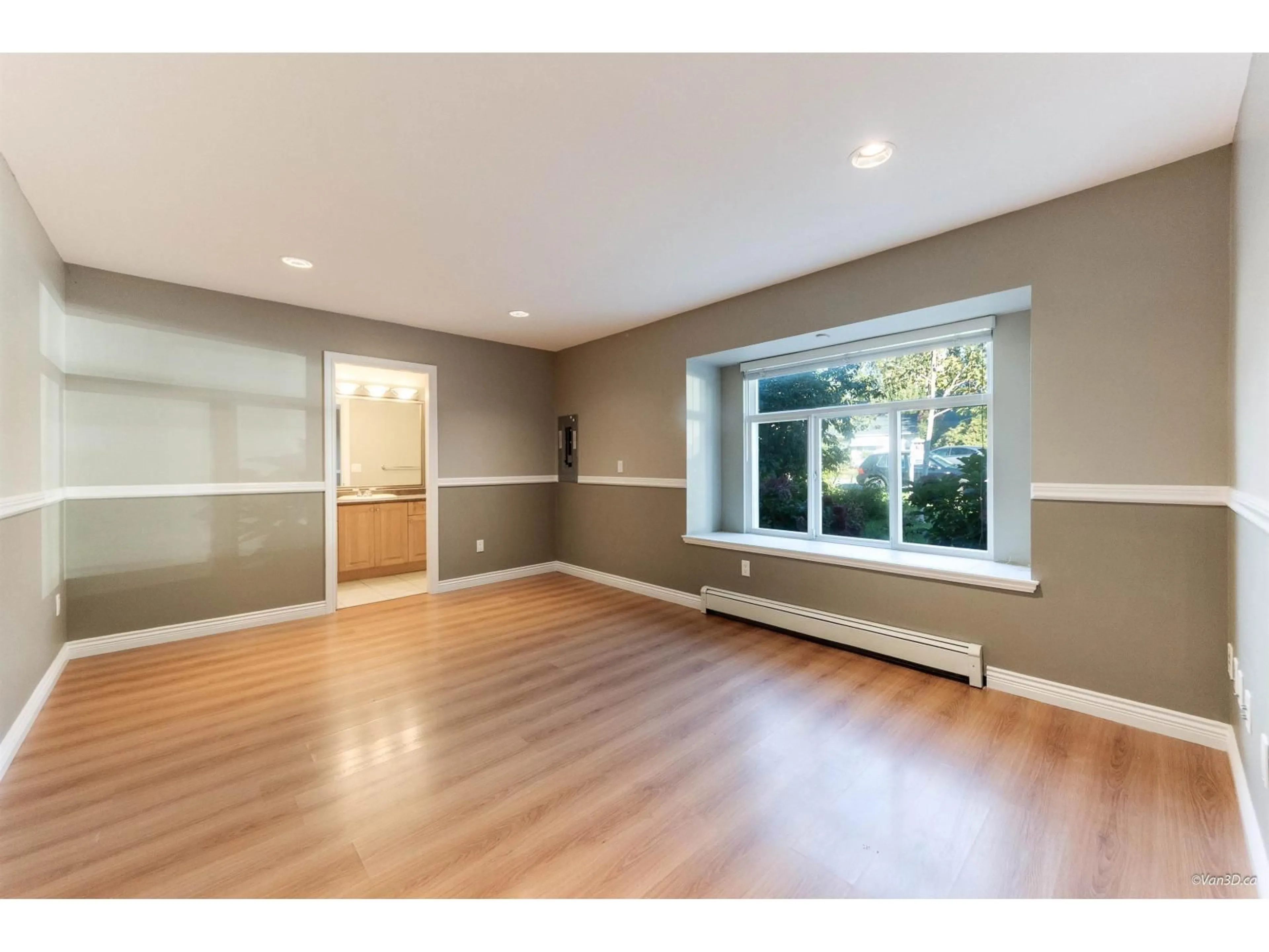 Unknown for 14922 102A AVENUE, Surrey British Columbia V3R1K9