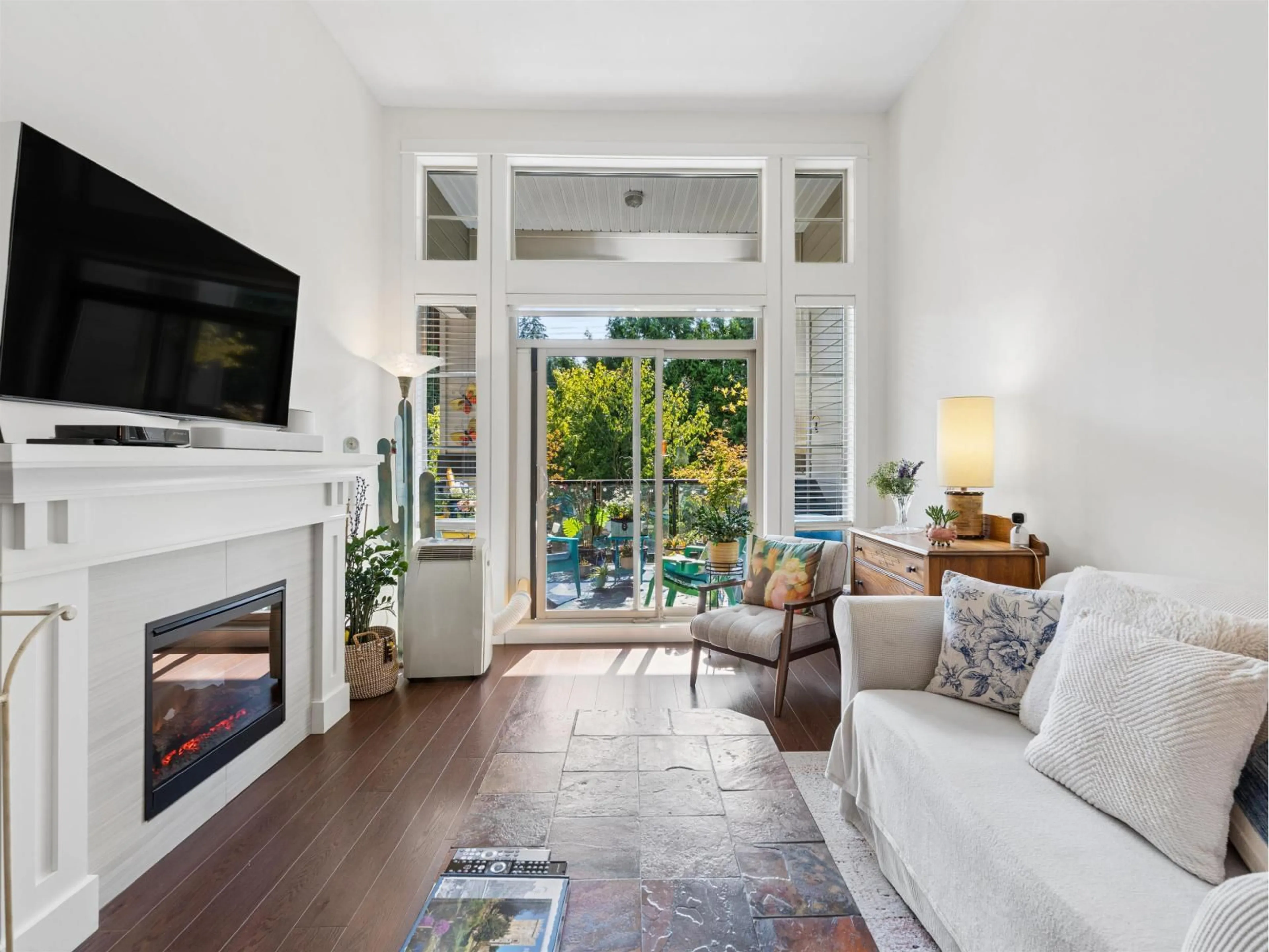 Living room with furniture, unknown for 308 - 15185 36 AVENUE, Surrey British Columbia V3S4R3