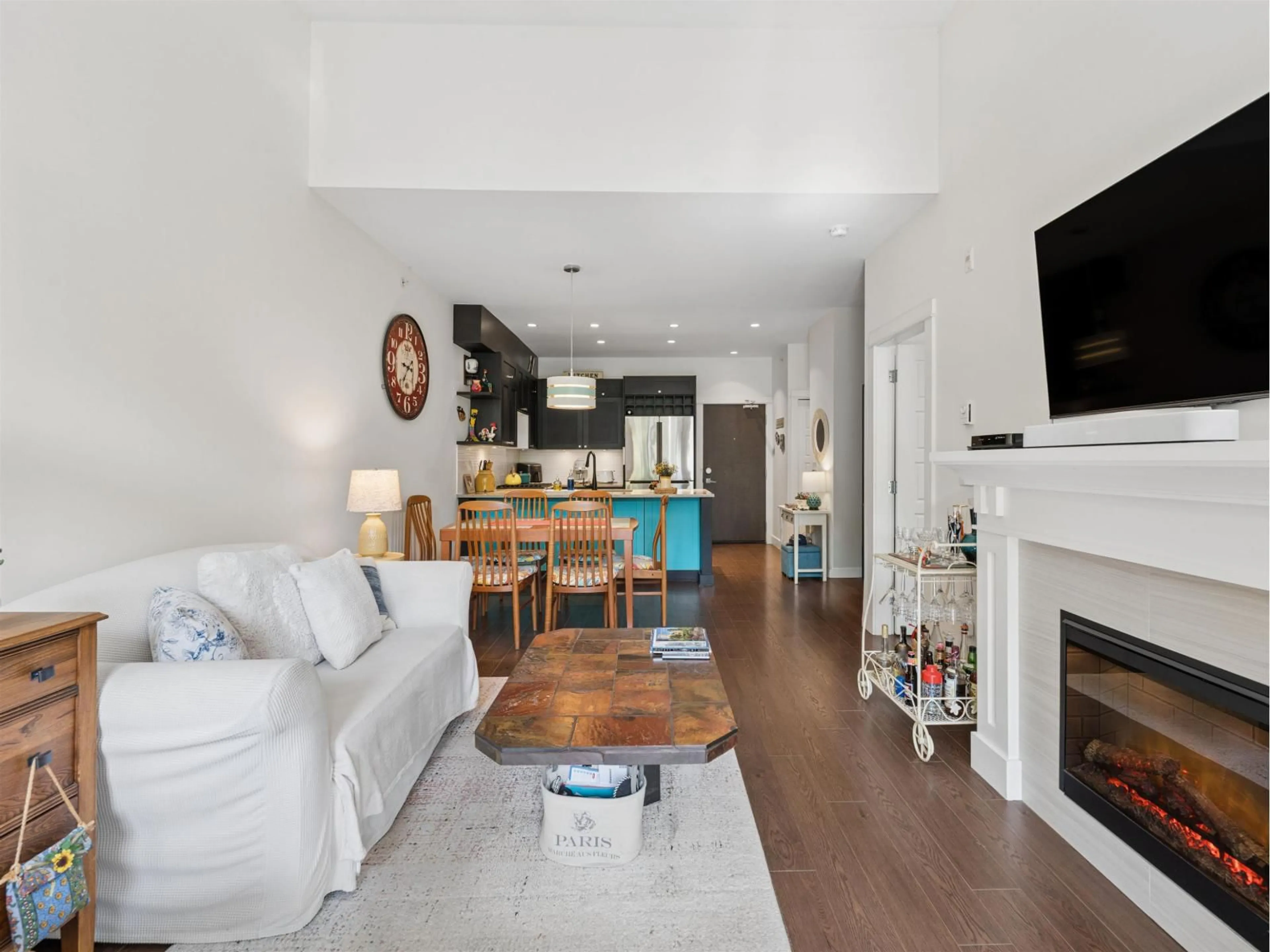 Living room with furniture, wood/laminate floor for 308 - 15185 36 AVENUE, Surrey British Columbia V3S4R3