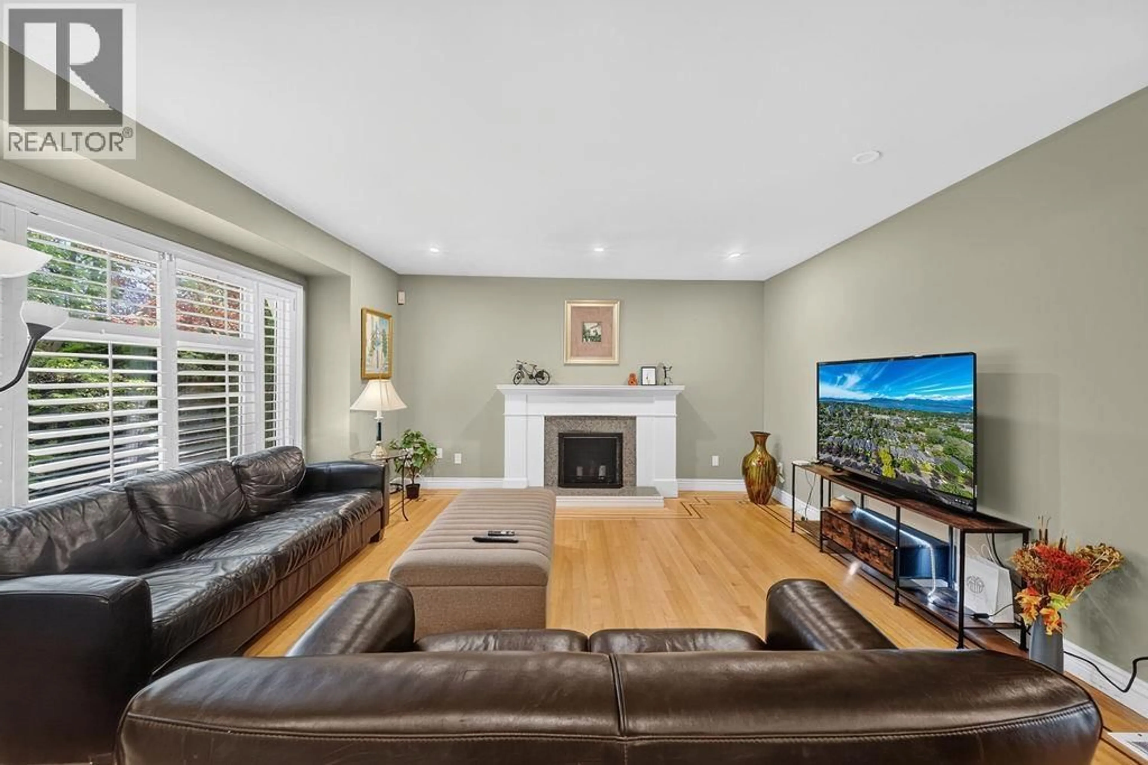 Living room with furniture, unknown for 4549 12TH AVENUE, Vancouver British Columbia V6R2R4