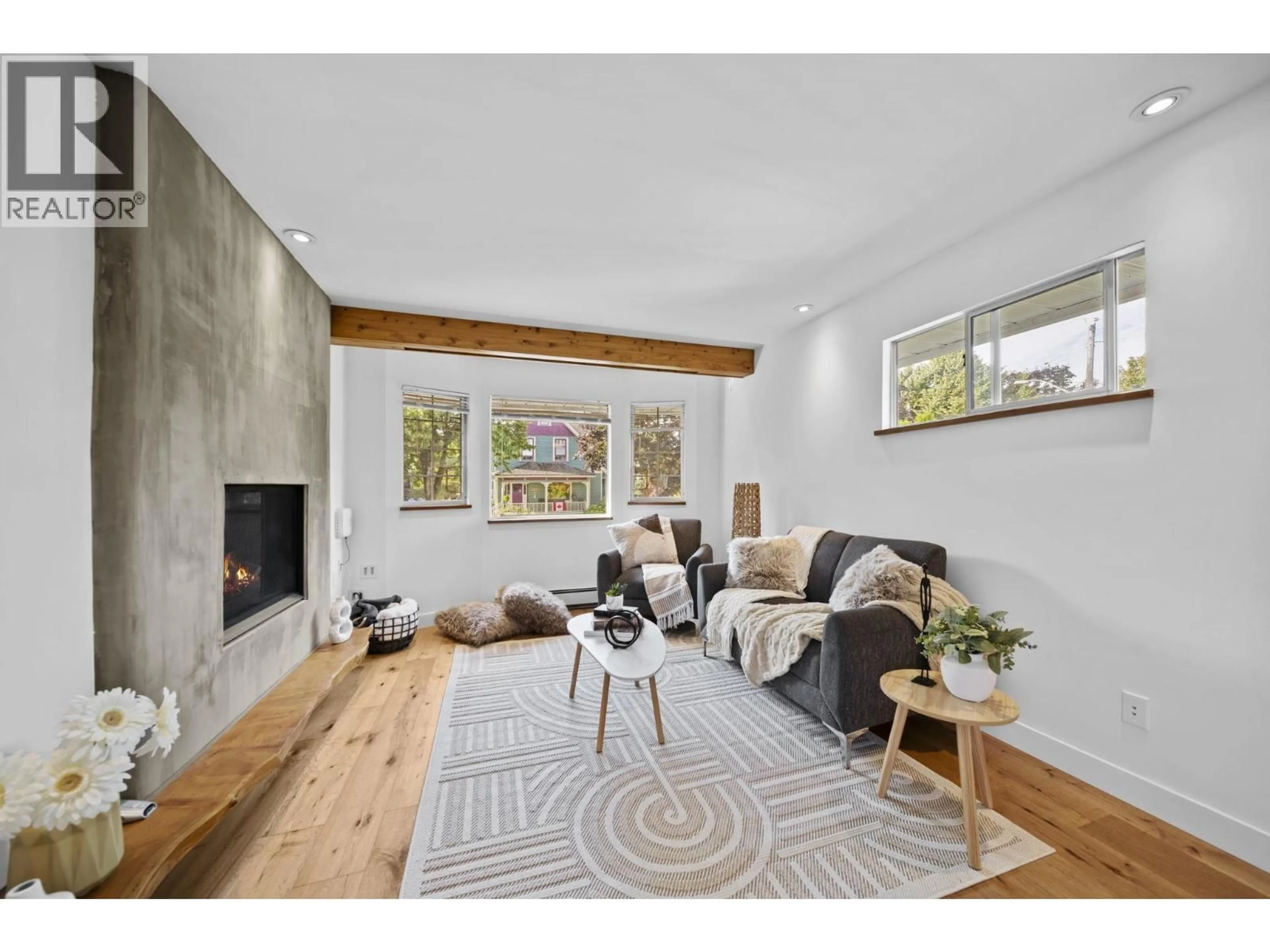 Living room with furniture, unknown for 224 FOURTH AVENUE, New Westminster British Columbia V3L1N7