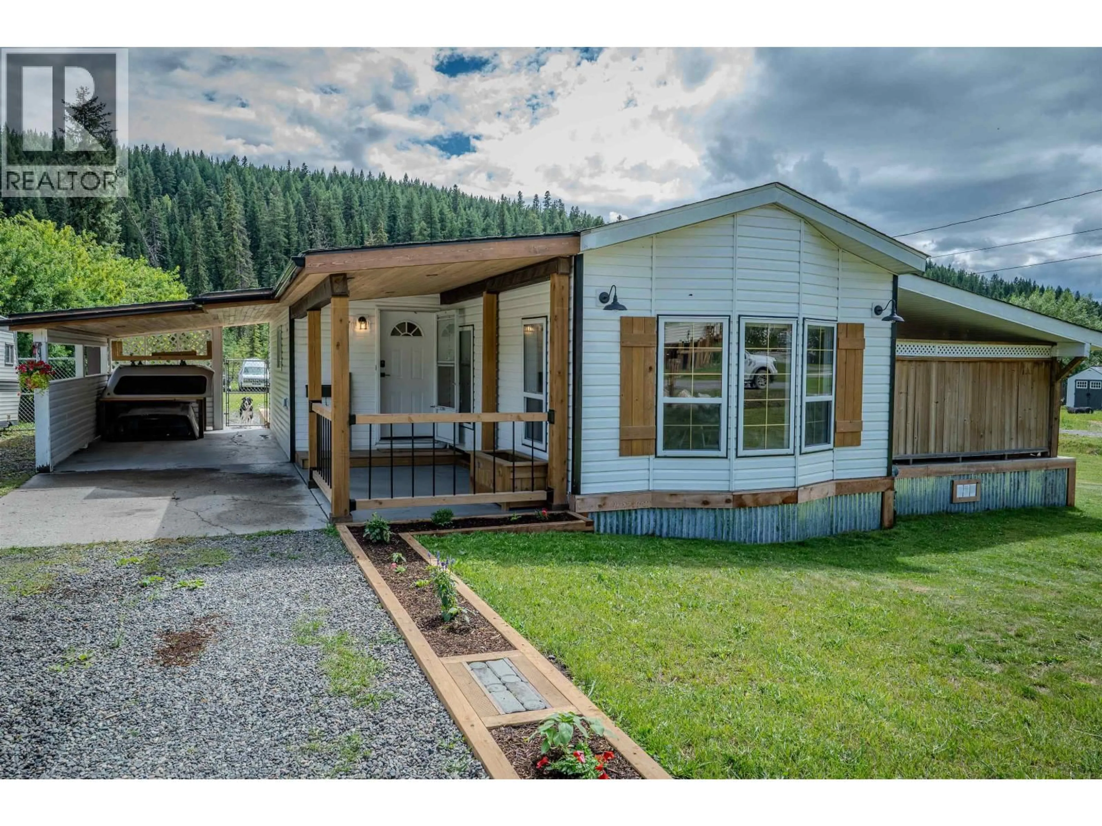 Home with vinyl exterior material, street for 3235 PINE VALLEY ROAD, Williams Lake British Columbia V2G5C4