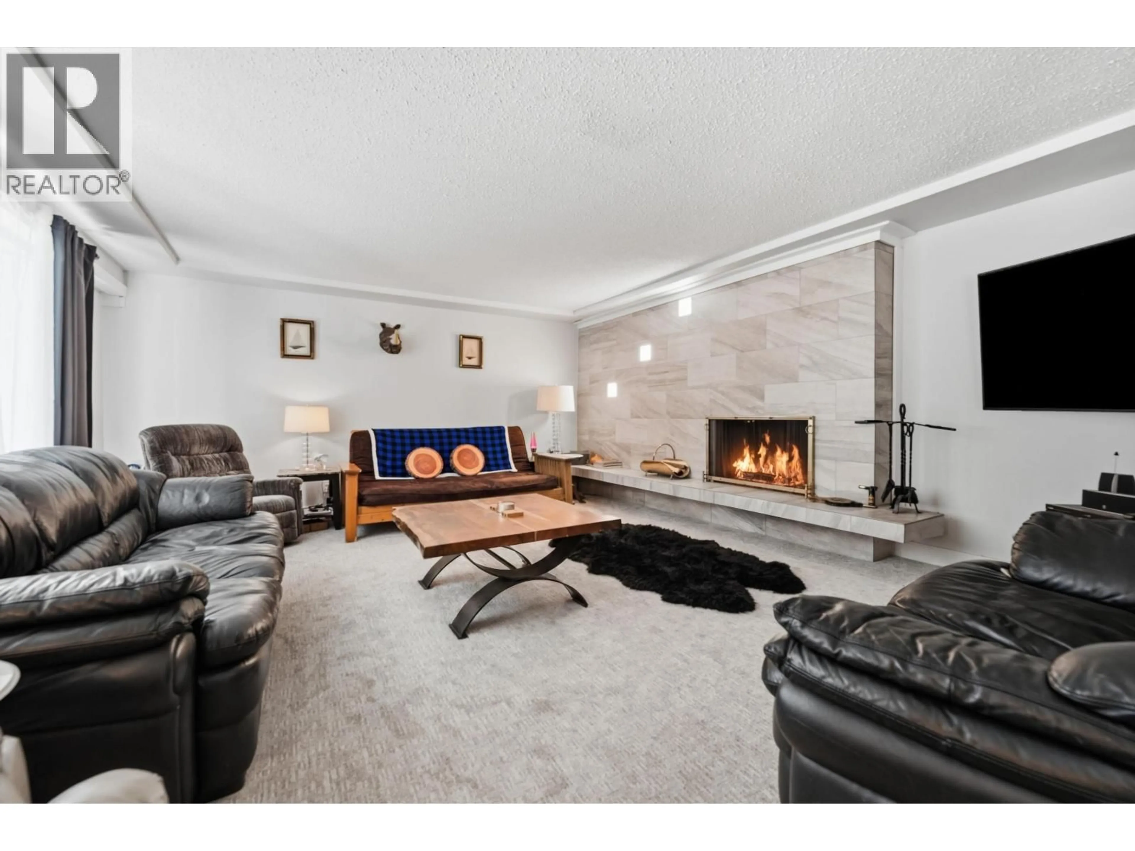 Living room with furniture, unknown for 23257 DOGWOOD AVENUE, Maple Ridge British Columbia V2X4S4