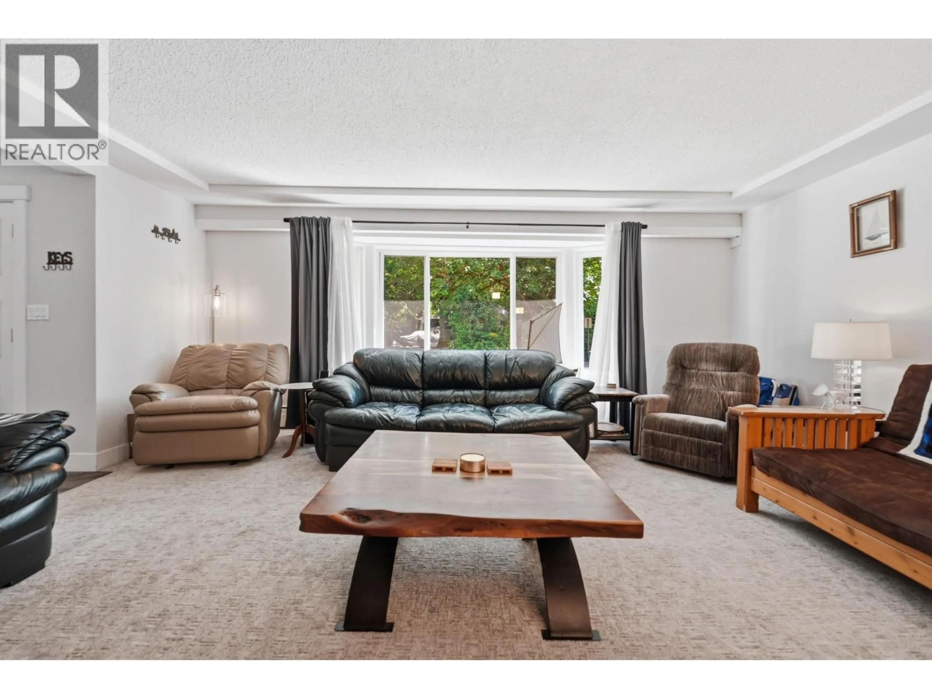 Living room with furniture, unknown for 23257 DOGWOOD AVENUE, Maple Ridge British Columbia V2X4S4