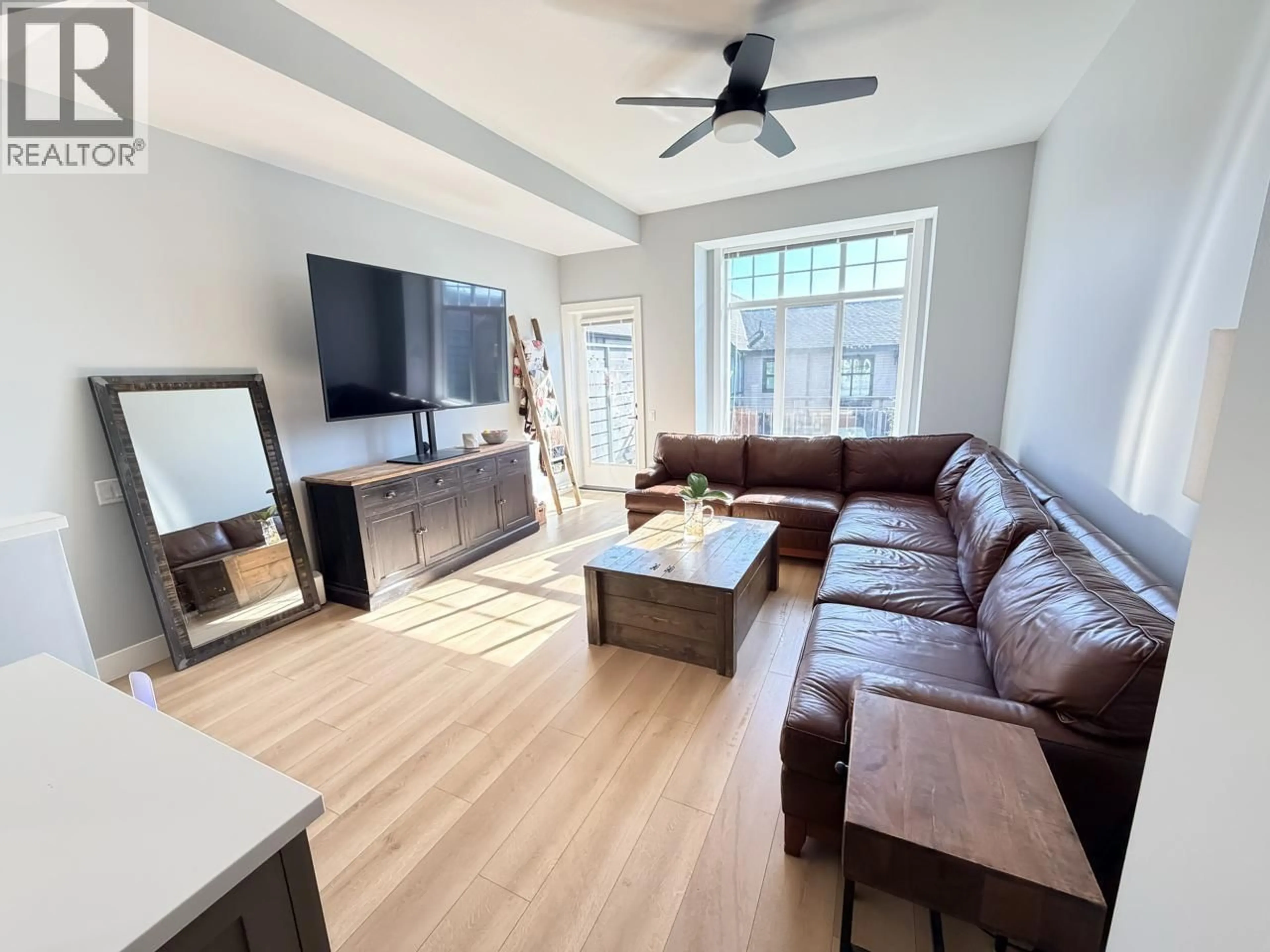 Living room with furniture, unknown for 43 - 3552 VICTORIA DRIVE, Coquitlam British Columbia V3C3V4