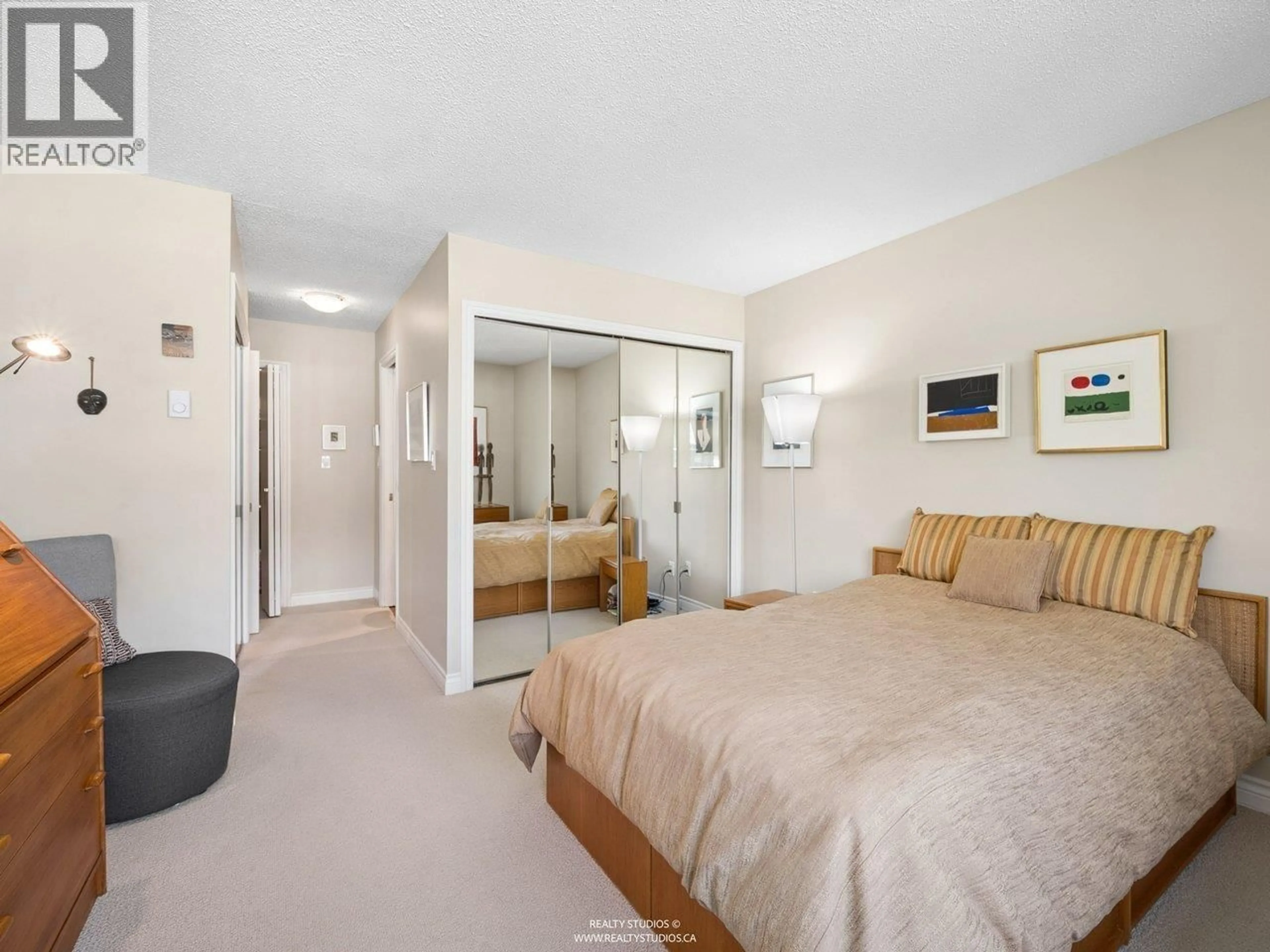 Bedroom with bed, unknown for 2419 1ST AVENUE, Vancouver British Columbia V6K1G5